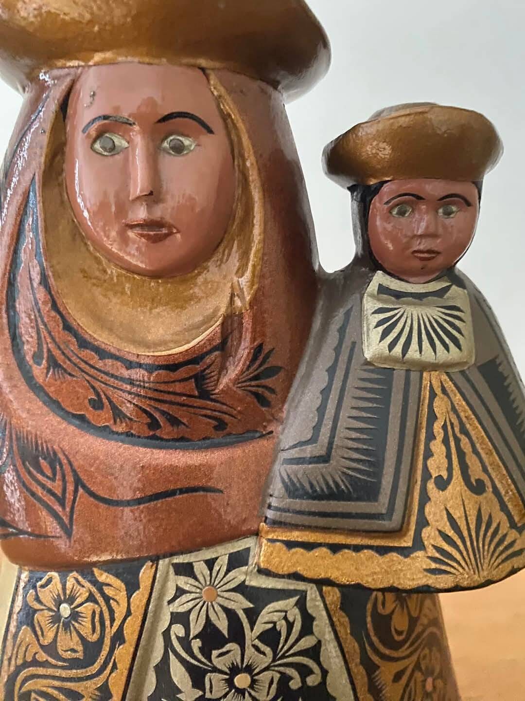 Sculpture mère et enfant d'Aruba