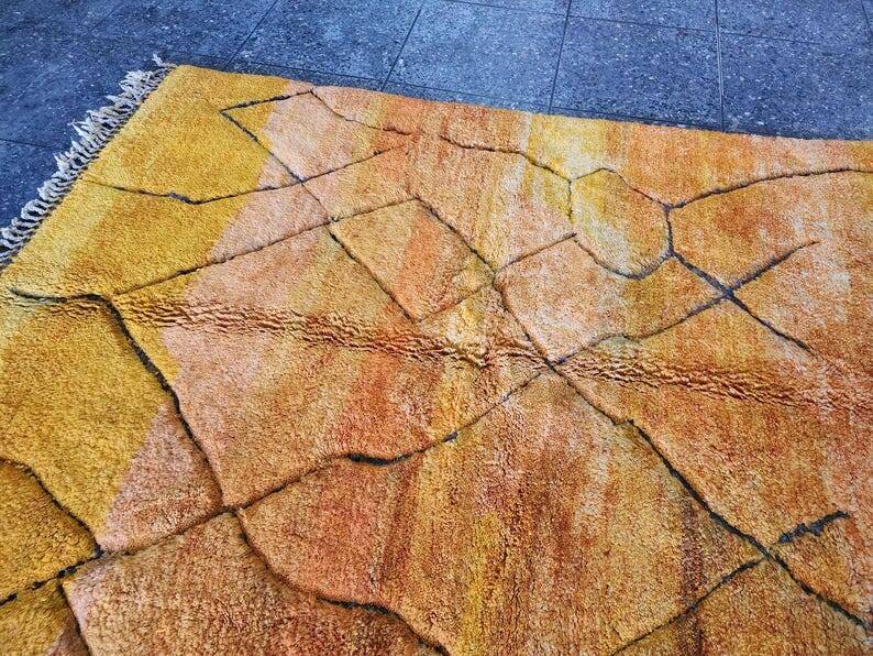 Large Moroccan Berber rug 300 × 200 cm – ochre yellow, geometric pattern