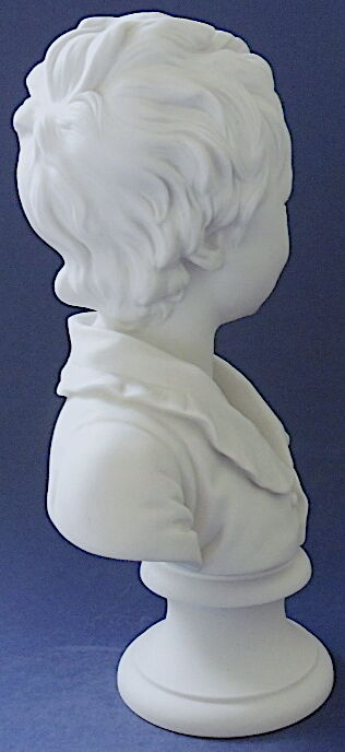 Buste d'enfant en biscuit de porcelaine