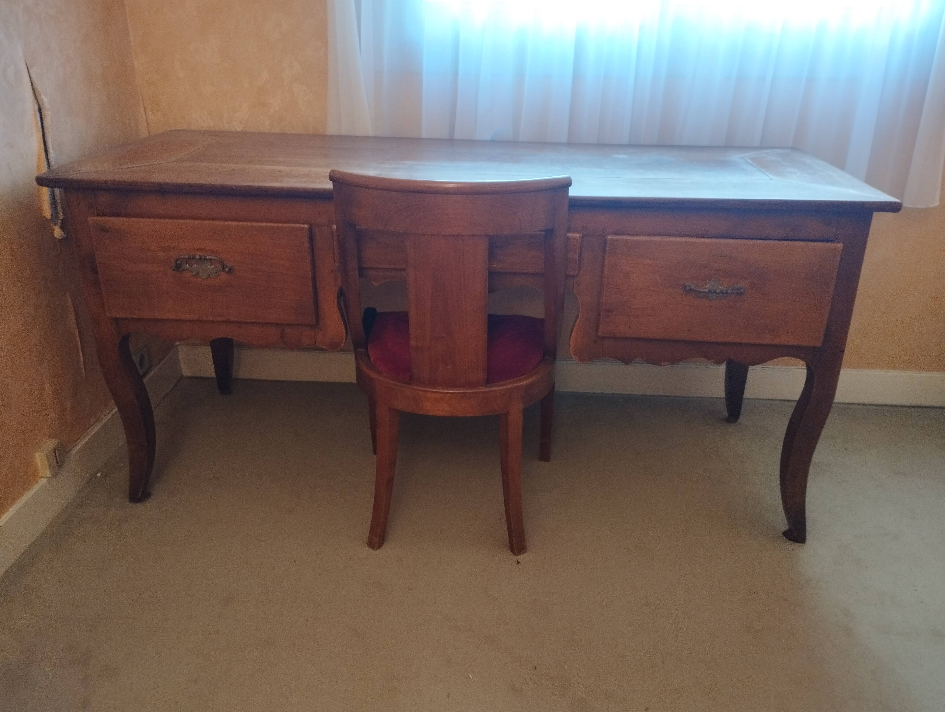 Large Louis XV mid-century desk in solid walnut.