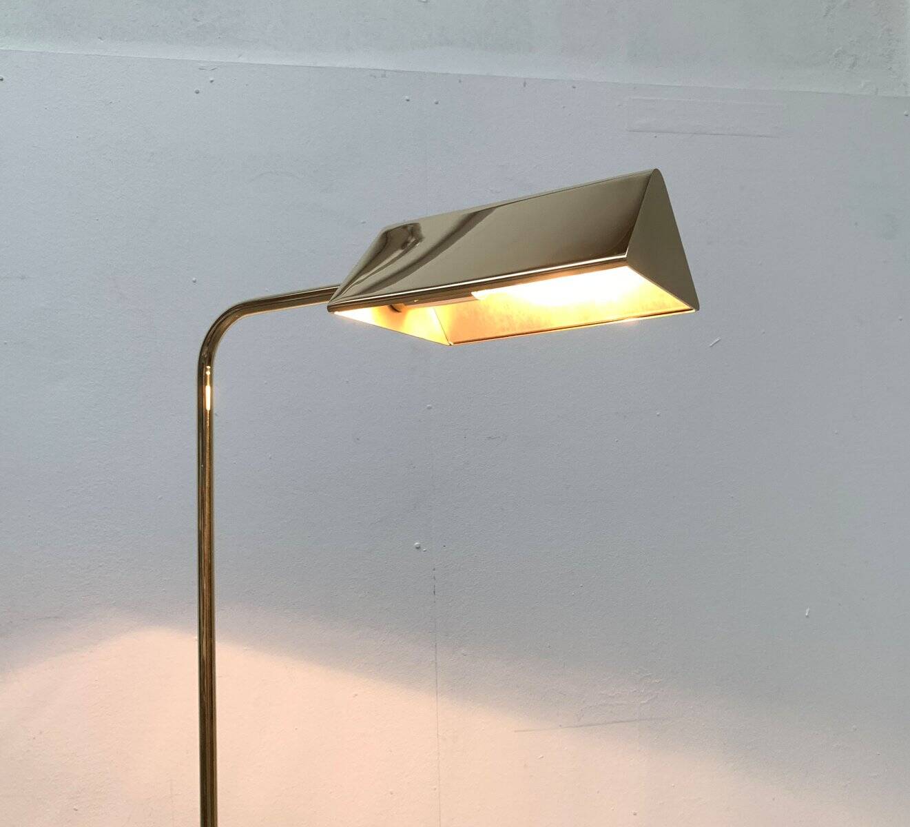 Mid-century floor lamp with counterweight in brass, 1960s