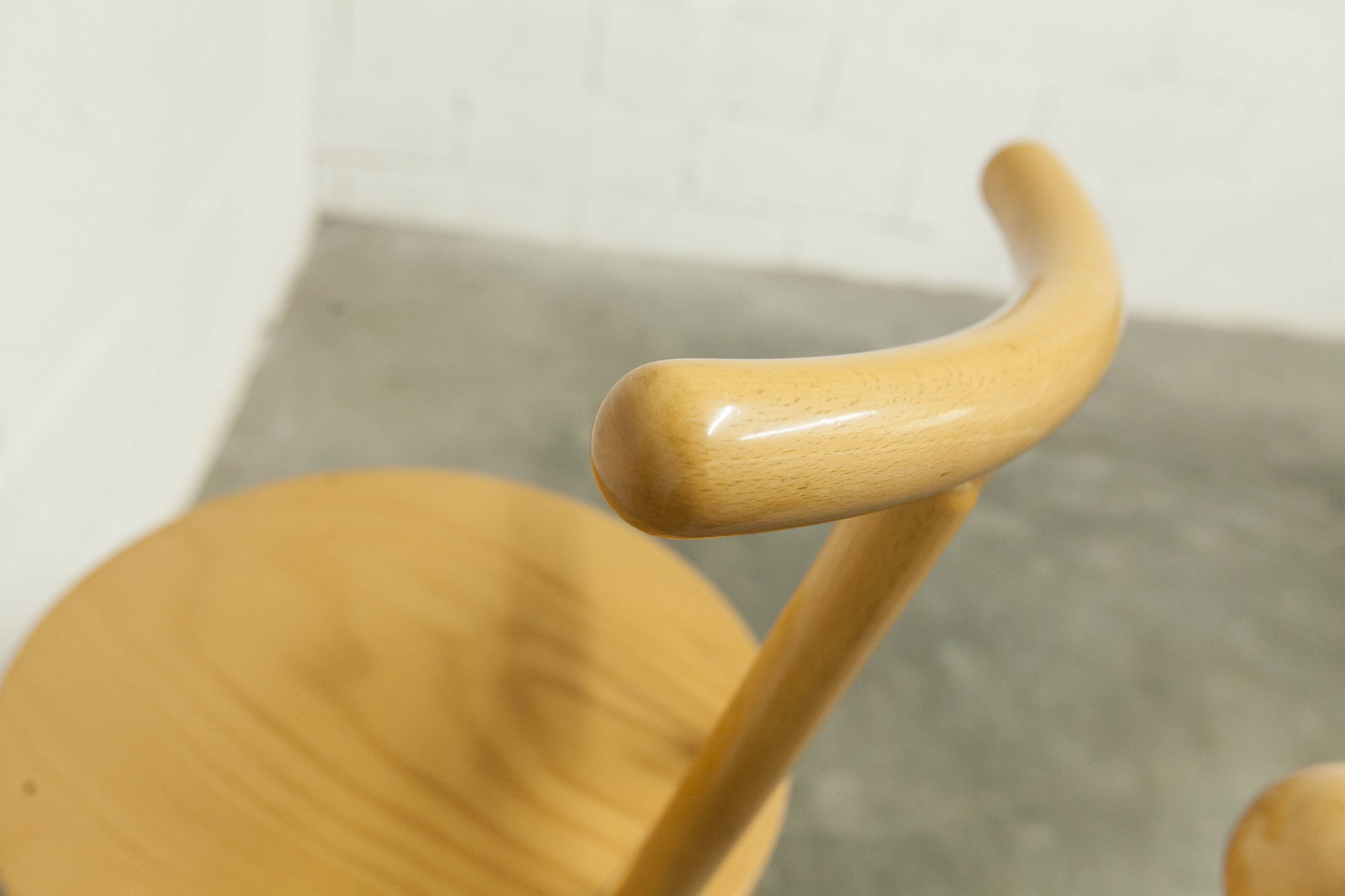 Set of 3 minimalist chairs in light wood, 1980s Italy