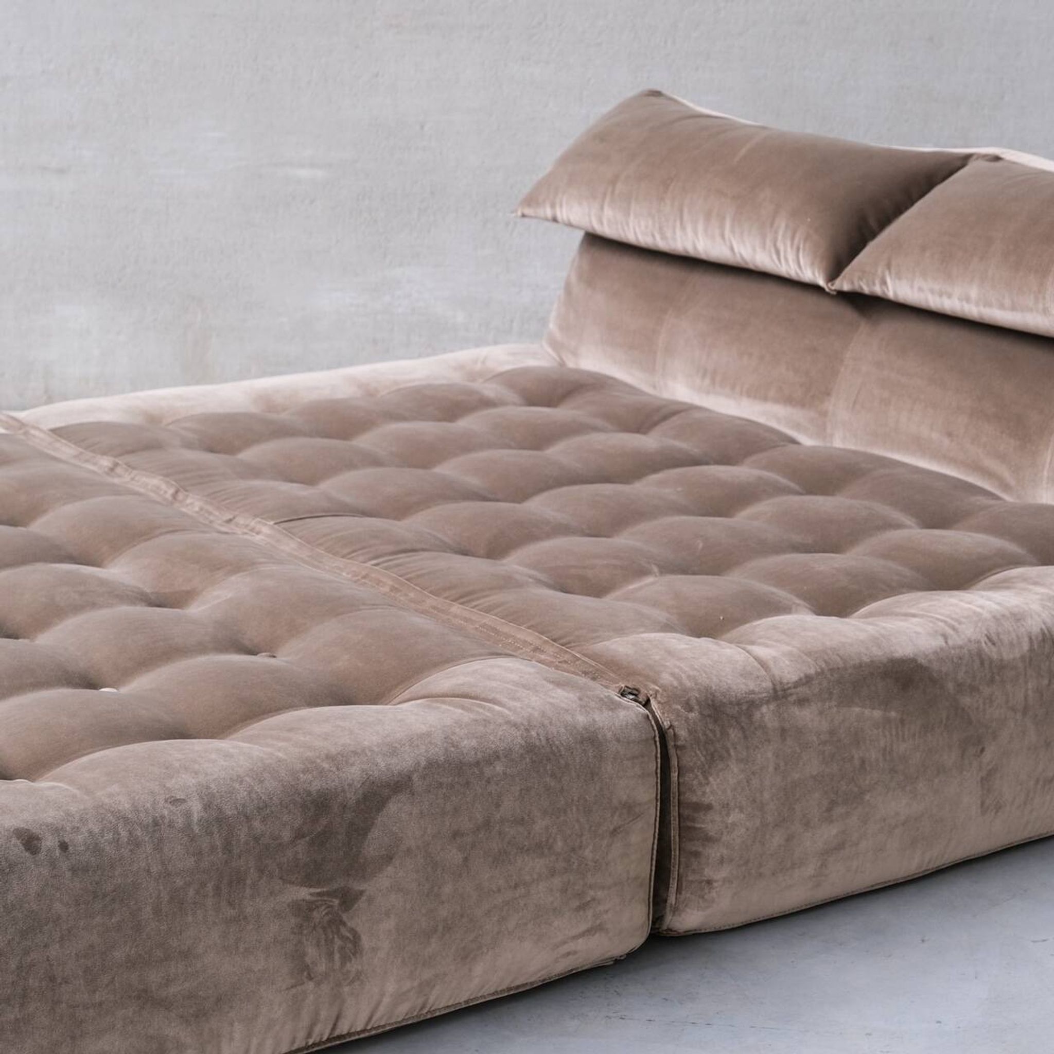 Original Mid-Century Italian Mario Bellini 'Le Bambole' Bed or Day Bed