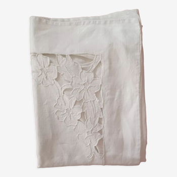 Embroidered thread pillowcase