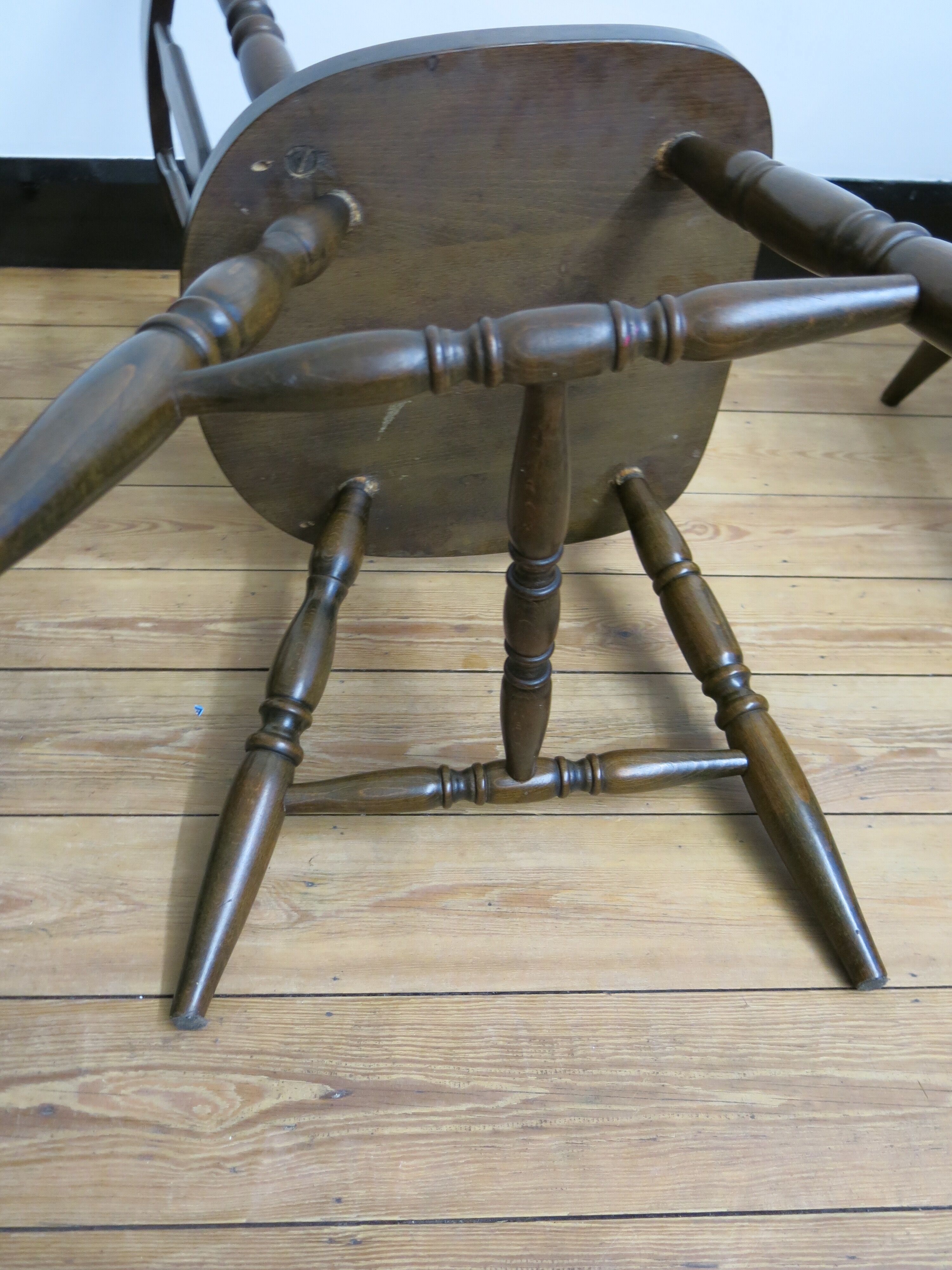 Ensemble de quatre chaises bistrot à barreaux