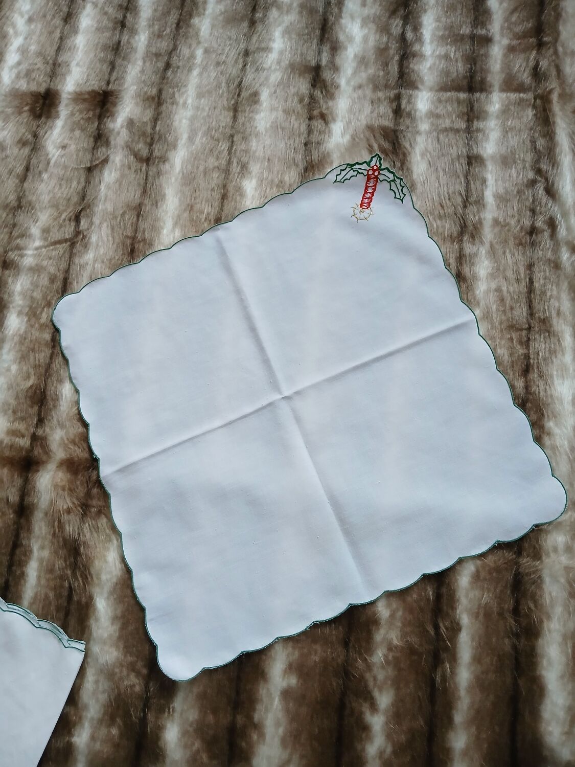 6 serviettes de table brodées anciennes 