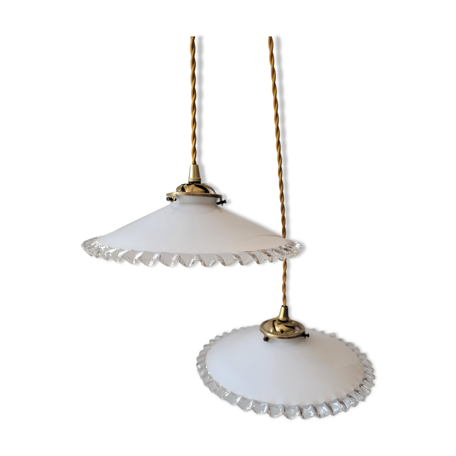 Duo of serrated opaline suspensions