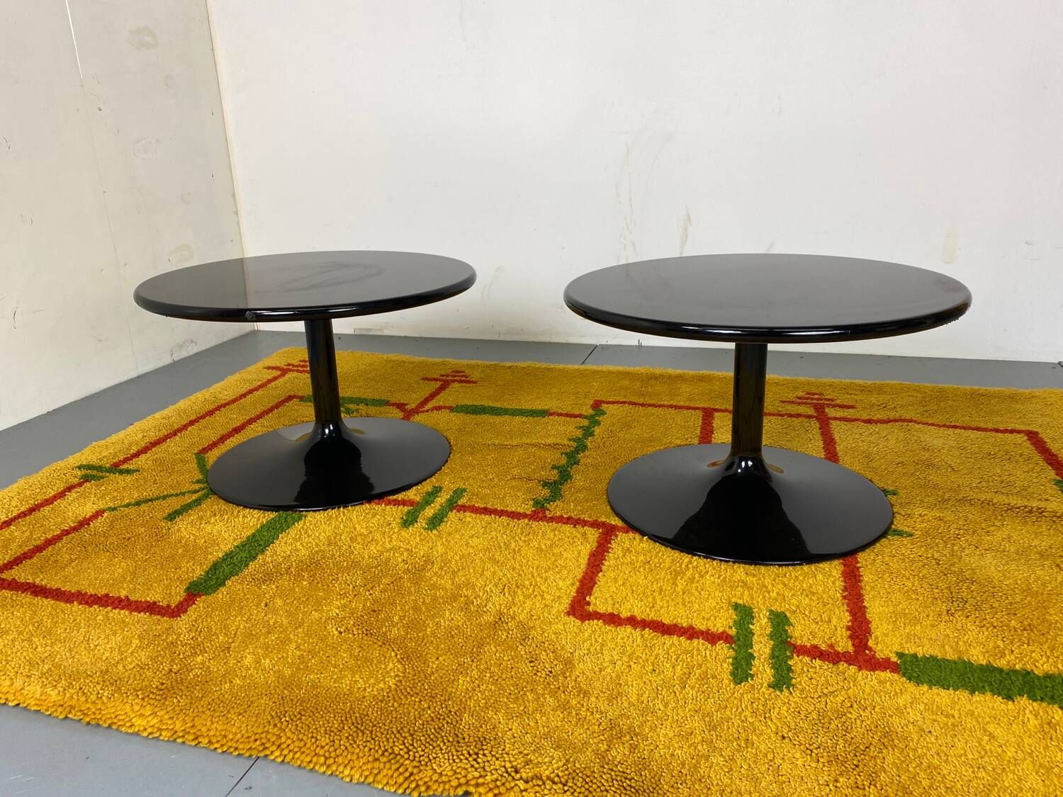 Table Basse d'Appoint Ronde Noire par Pierre Paulin pour Artifort, 1970s