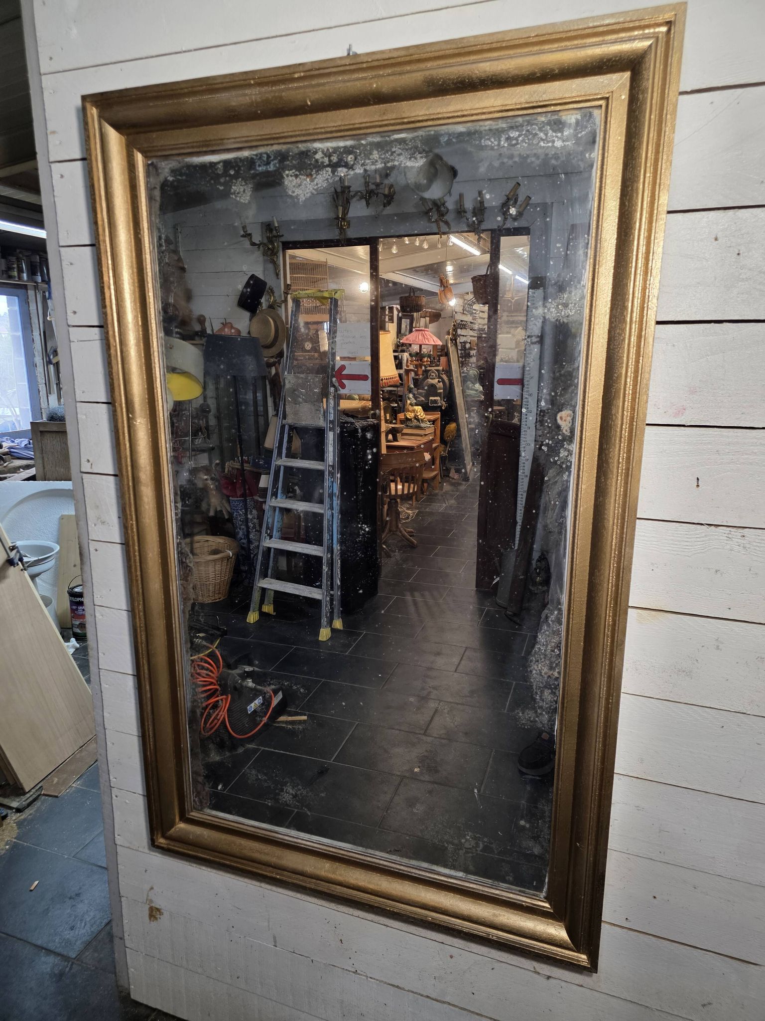Golden mirror in oak from the 19th century.