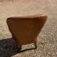 Paire de fauteuils en cuir joues en cannage
