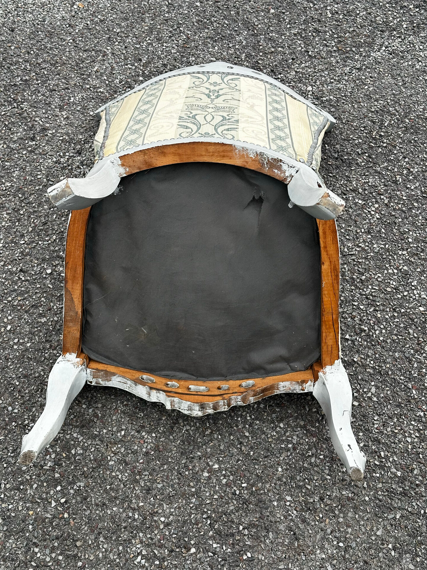 Chauffeuse de style Louis XV avec repose-pieds assorti – XXe siècle