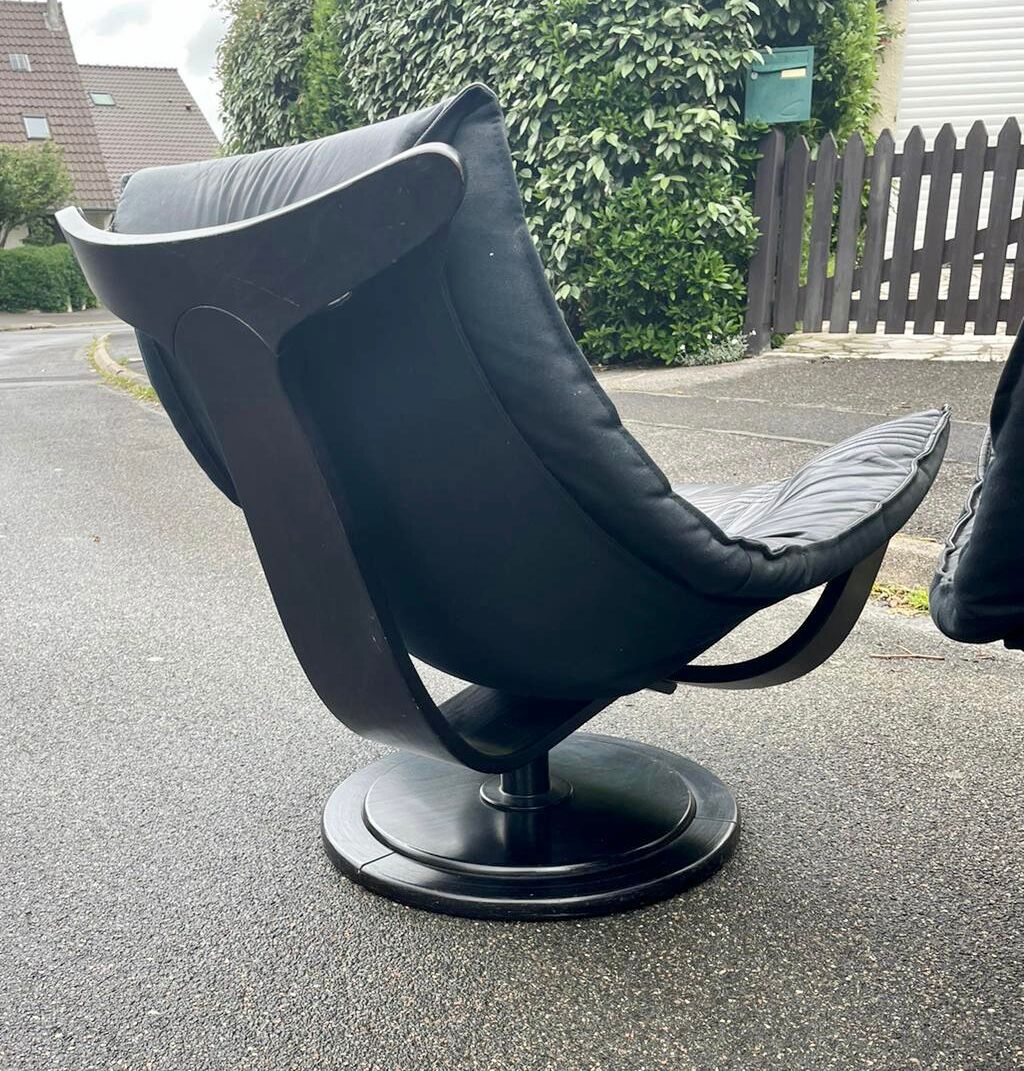 Pair of chairs Takashi Okamura and Erik Marquard NELO 1970
