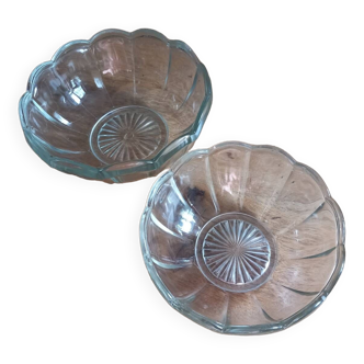 2 petal-shaped glass salad bowls from the 1950s