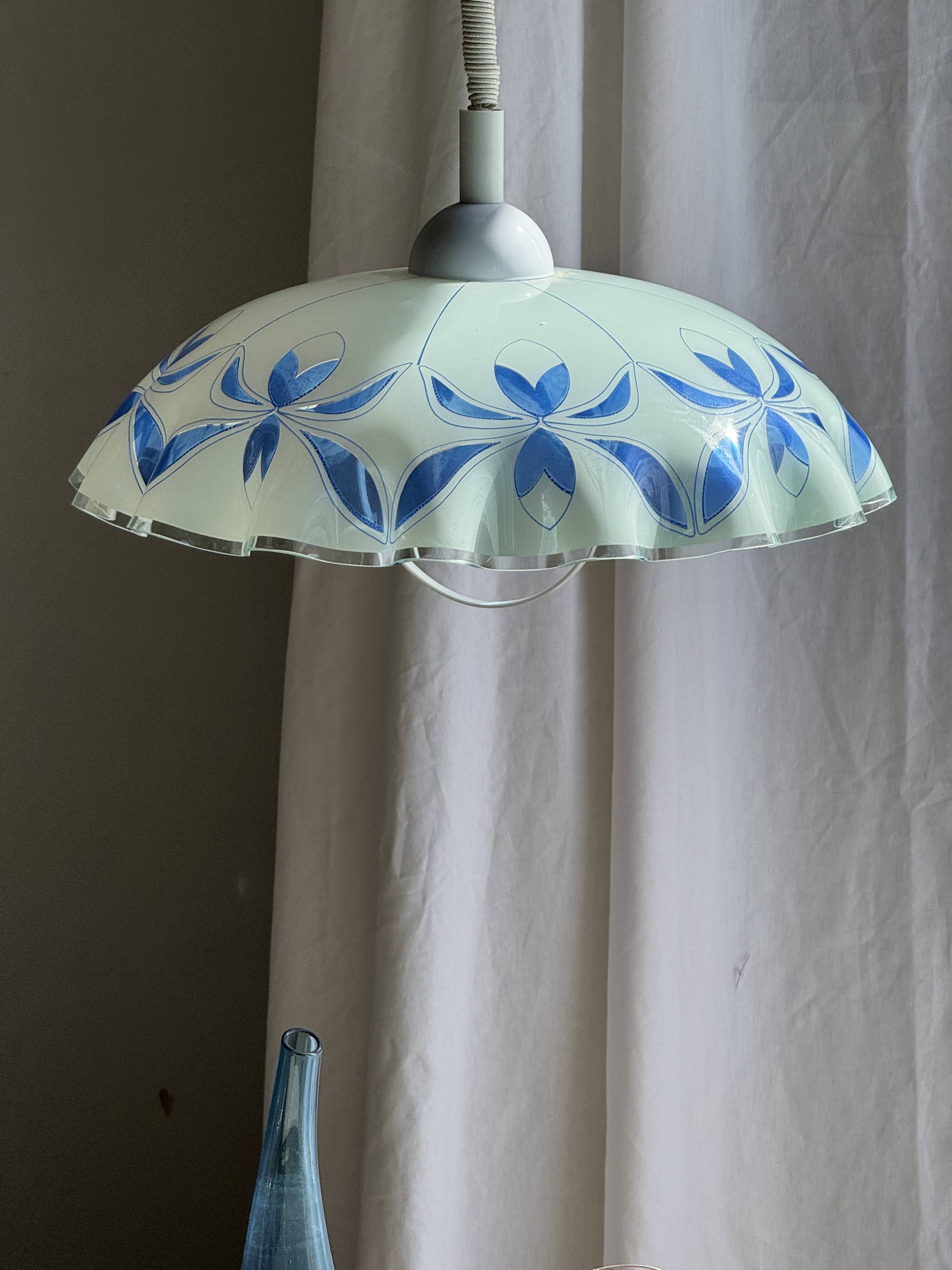 Vintage suspension in white and blue glass with wavy edge D46 H53