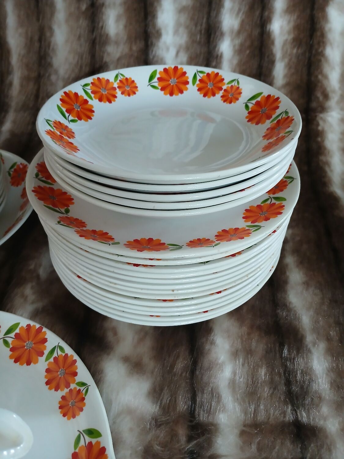 5 vintage deep plates Moulin des Loups