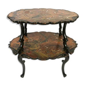 Table à thé en bois noirci, bois sculpté burgoté de nacre, napoléon iii