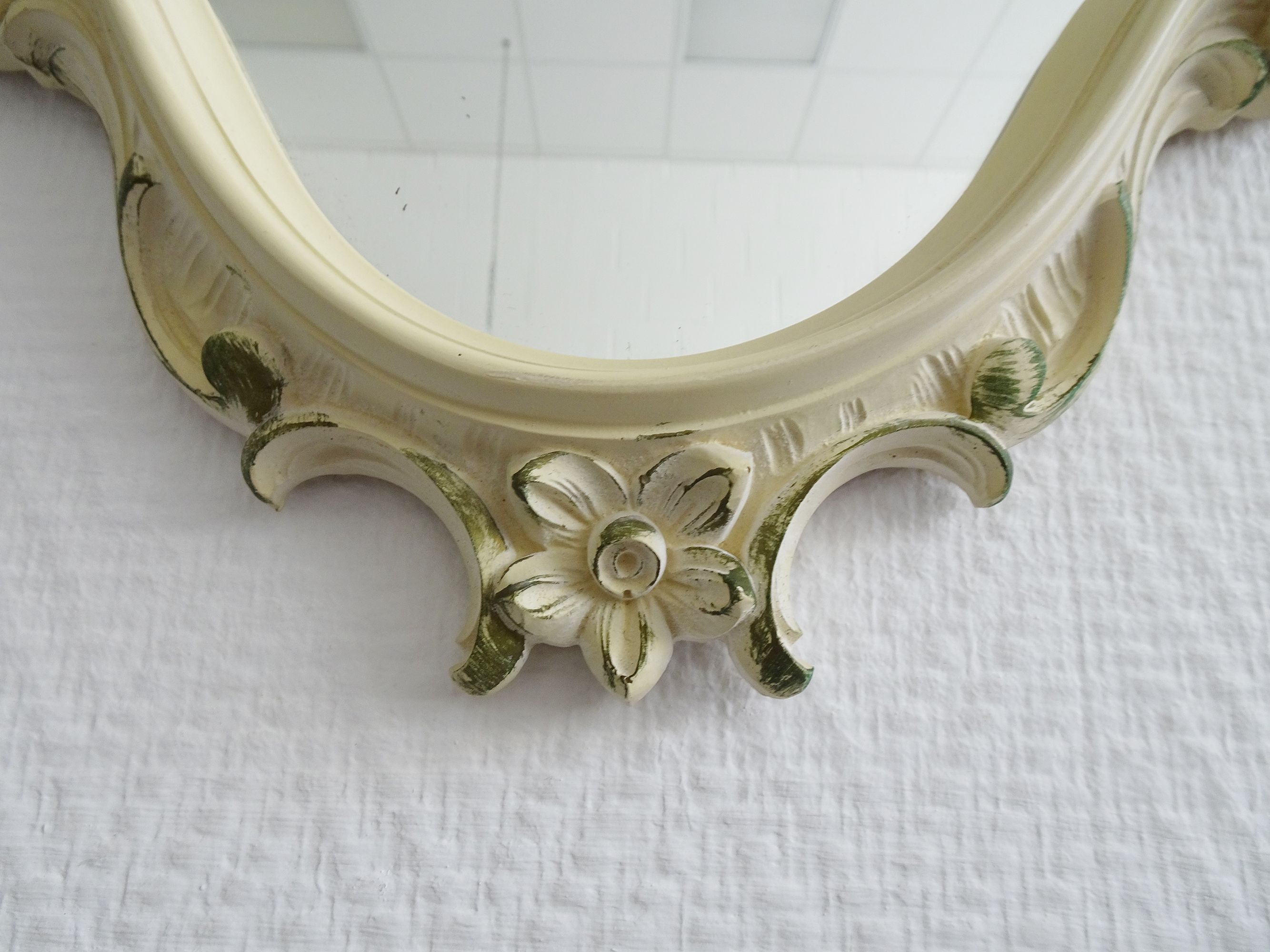 Florentine mirror in baroque style patinated in white and green