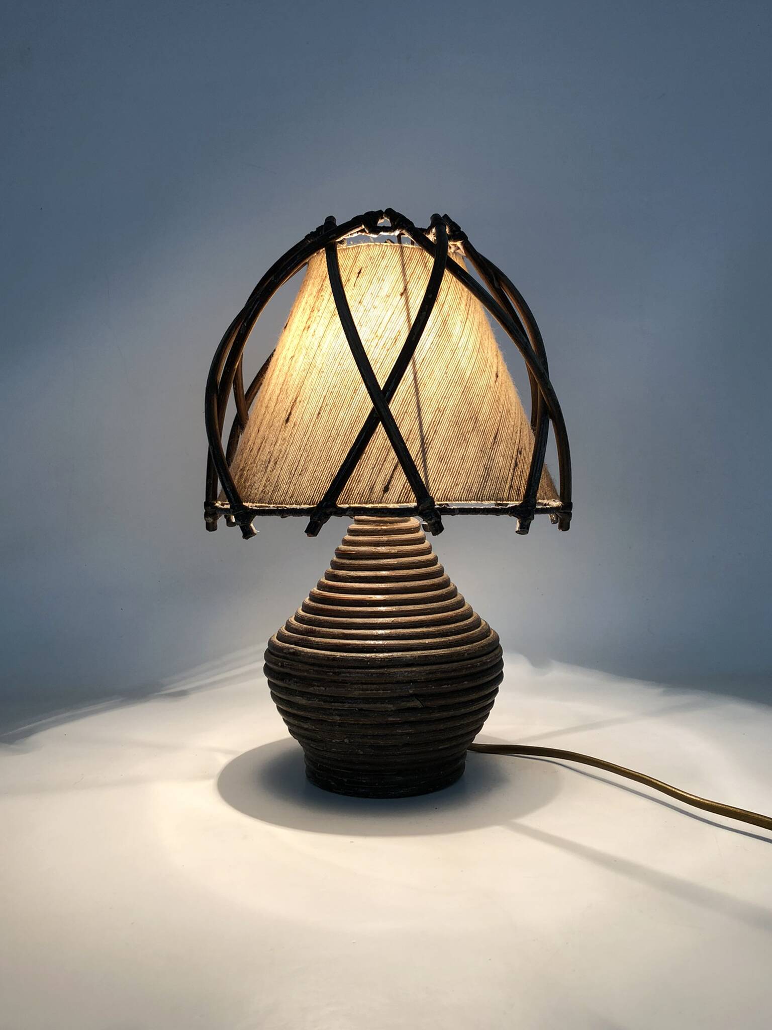 Bedside lamp, table lamp in rattan, bamboo Louis Sognot. 50s