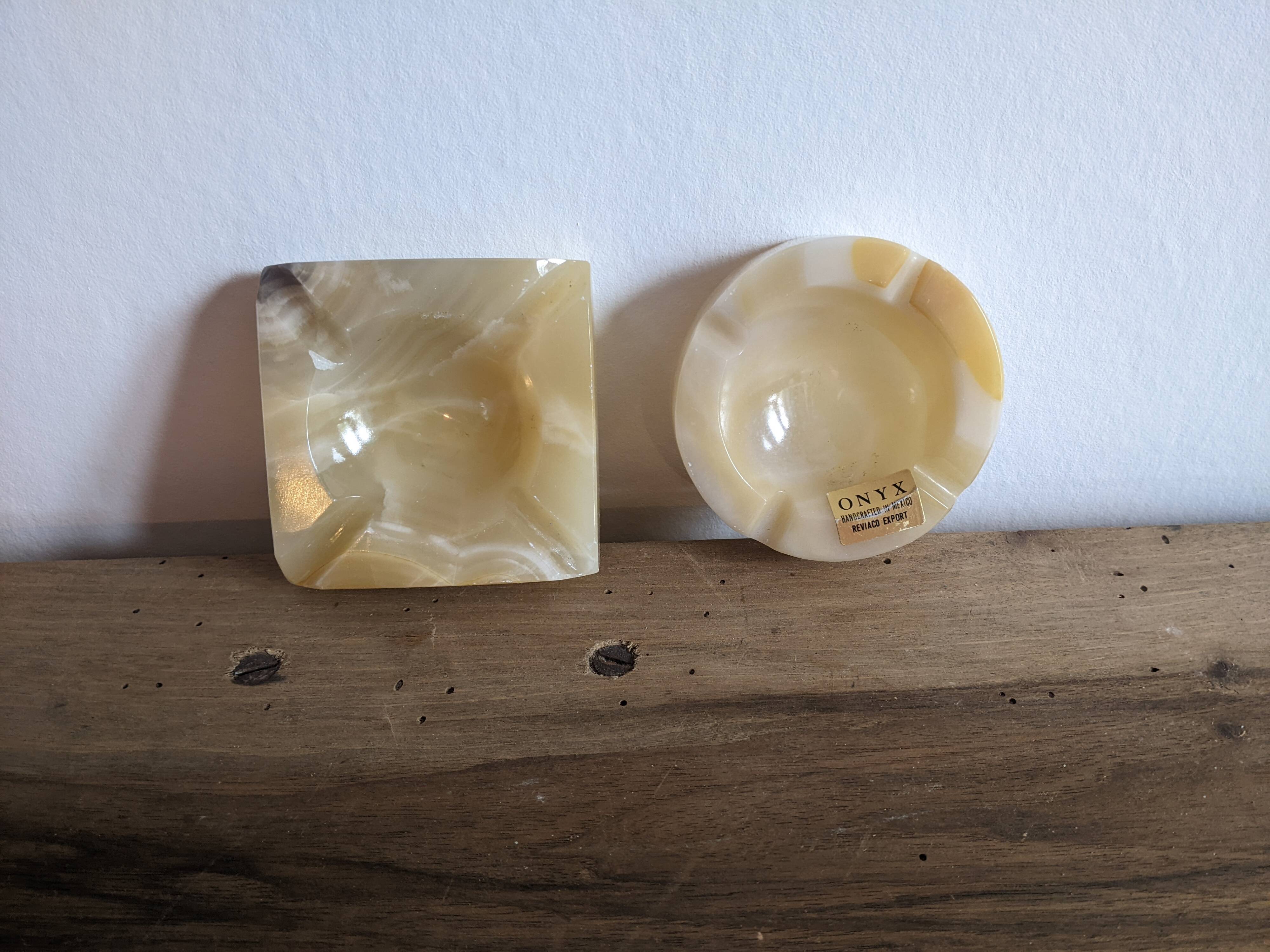 Paire de cendriers en onyx