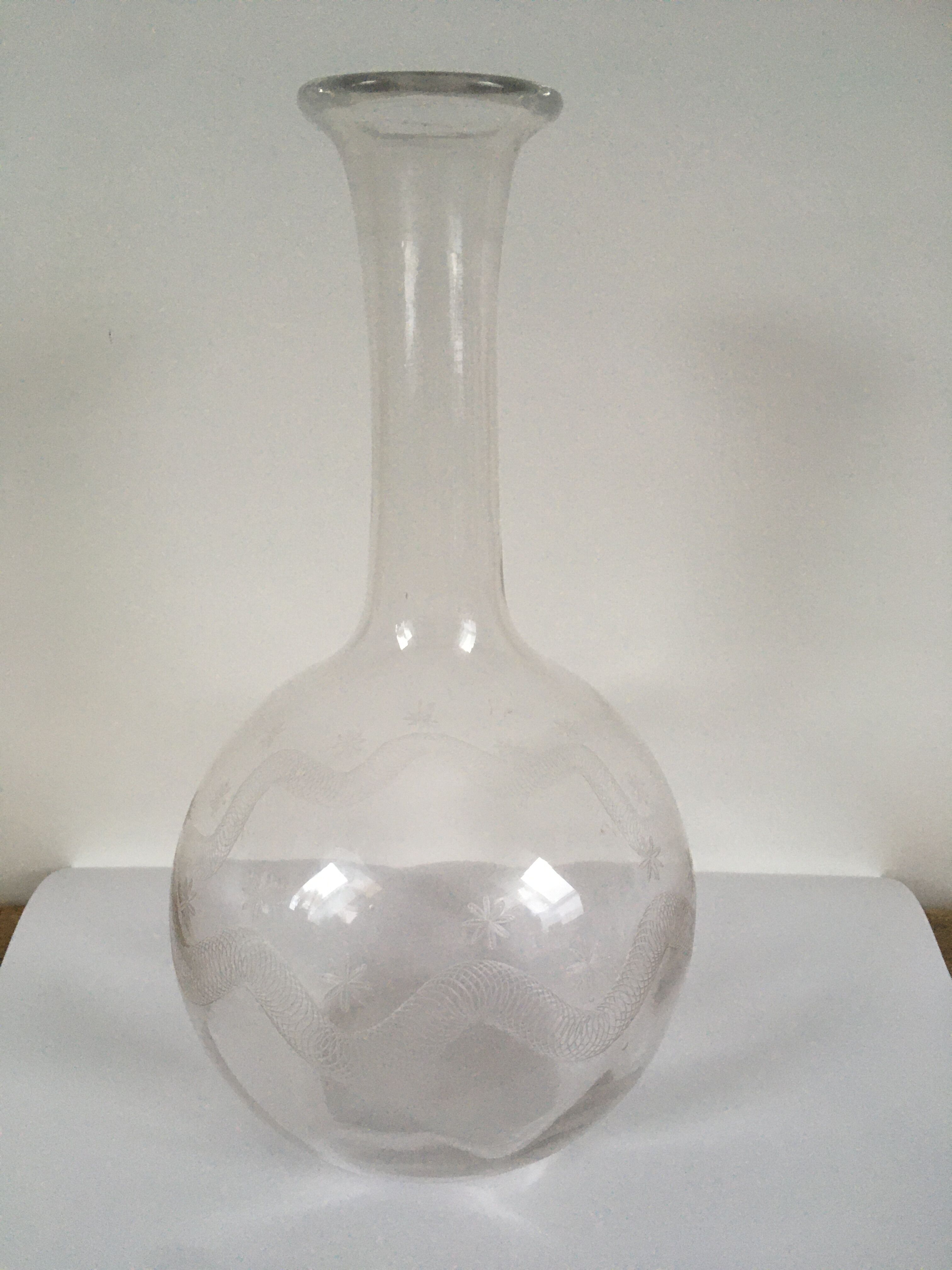 Glass decanter engraved "stars"