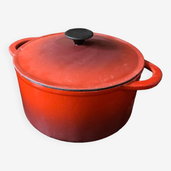Authentic cast iron casserole dish