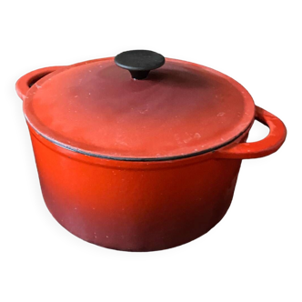 Authentic cast iron casserole dish