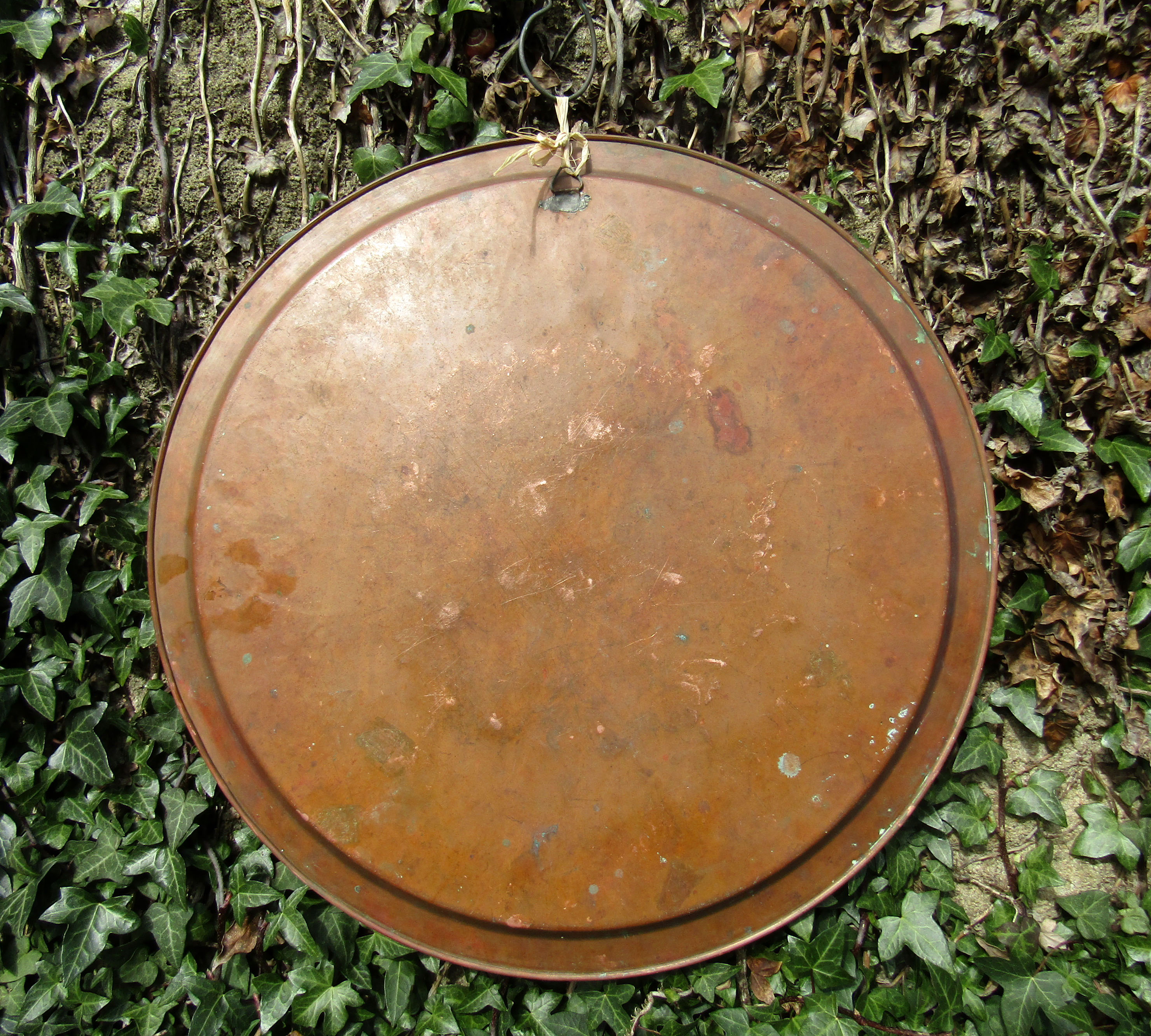 Moroccan tray in oriental pink copper