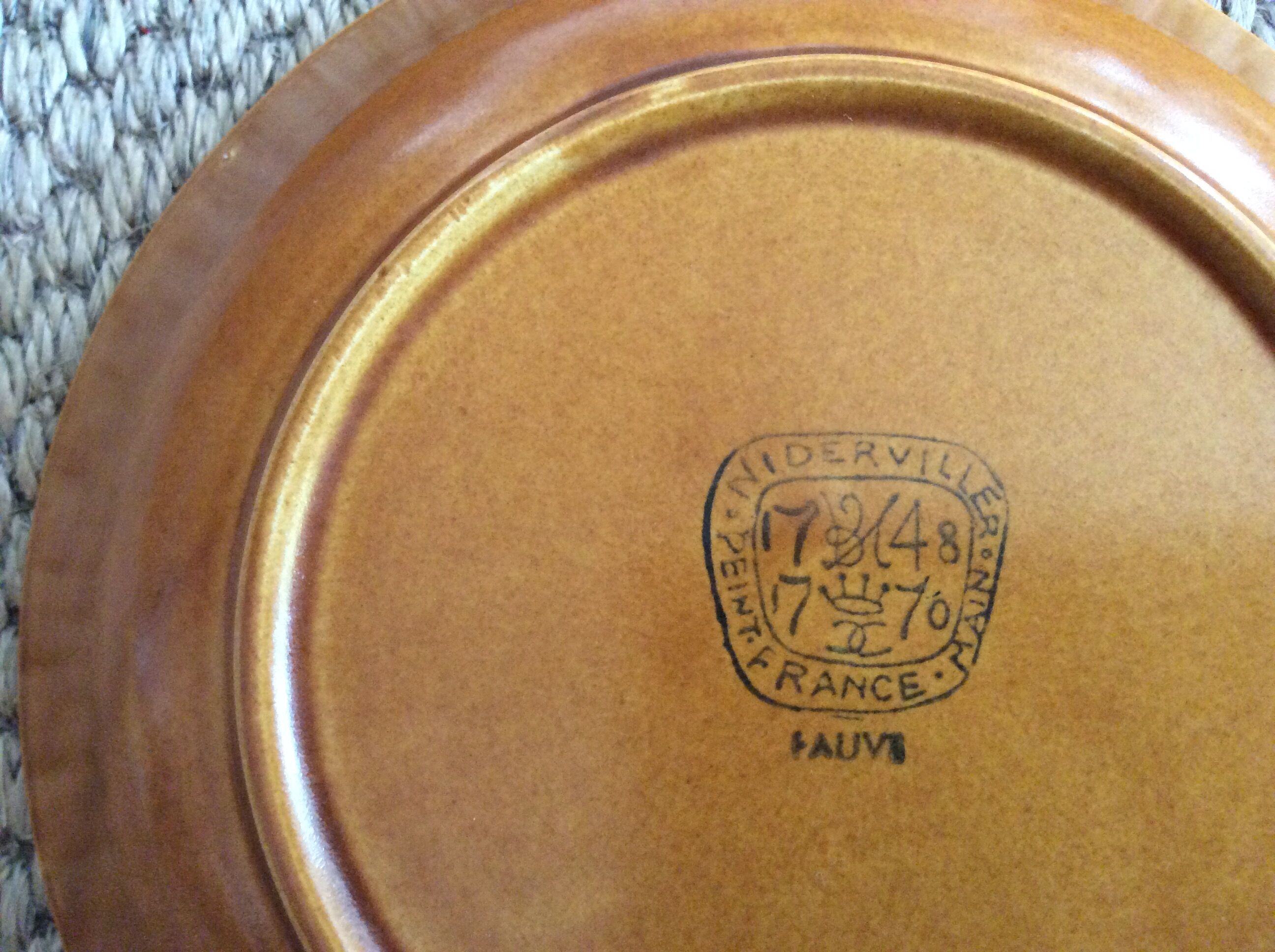 Set of 8 plates