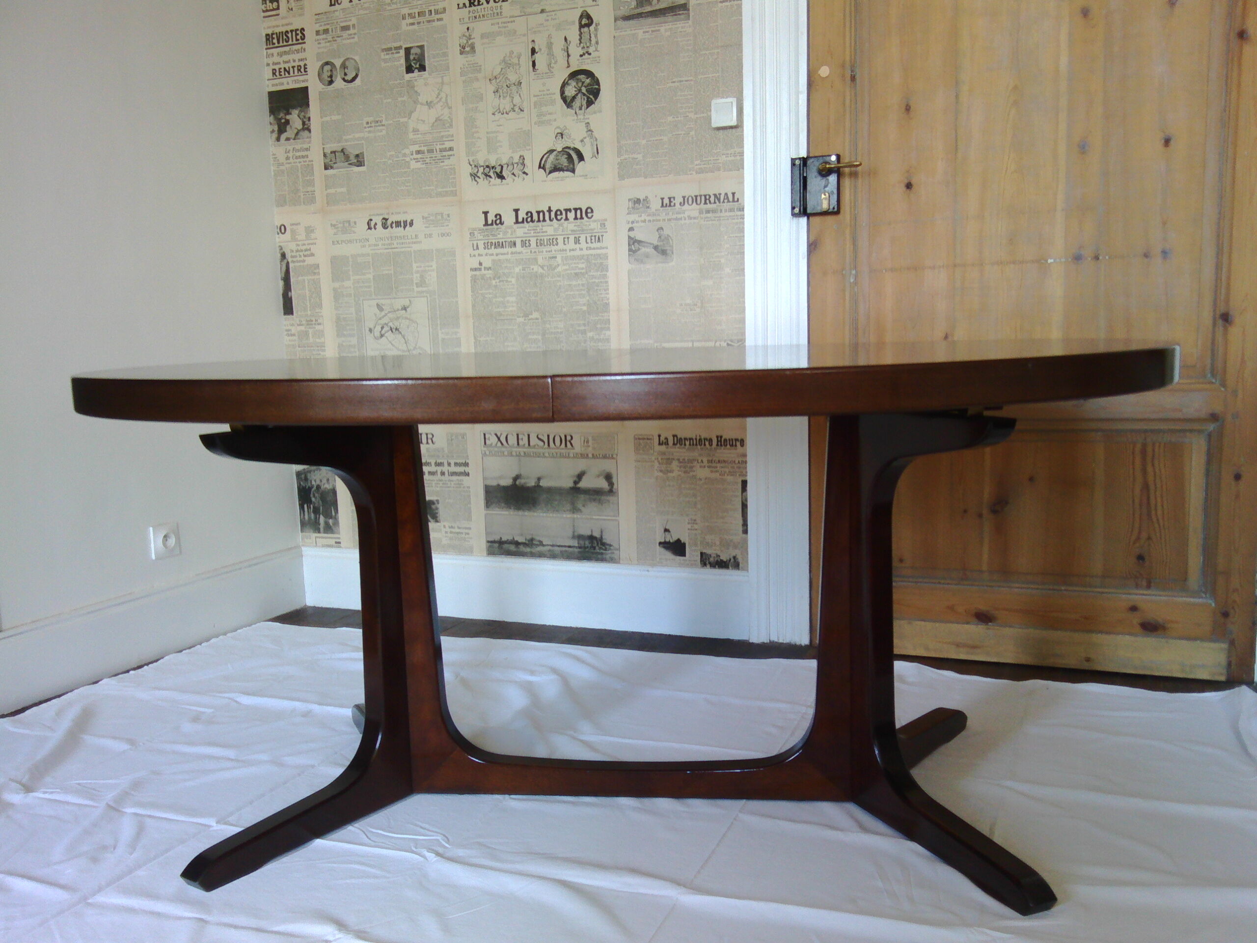 Vintage oval dining table with extensions for Baumann - 1960