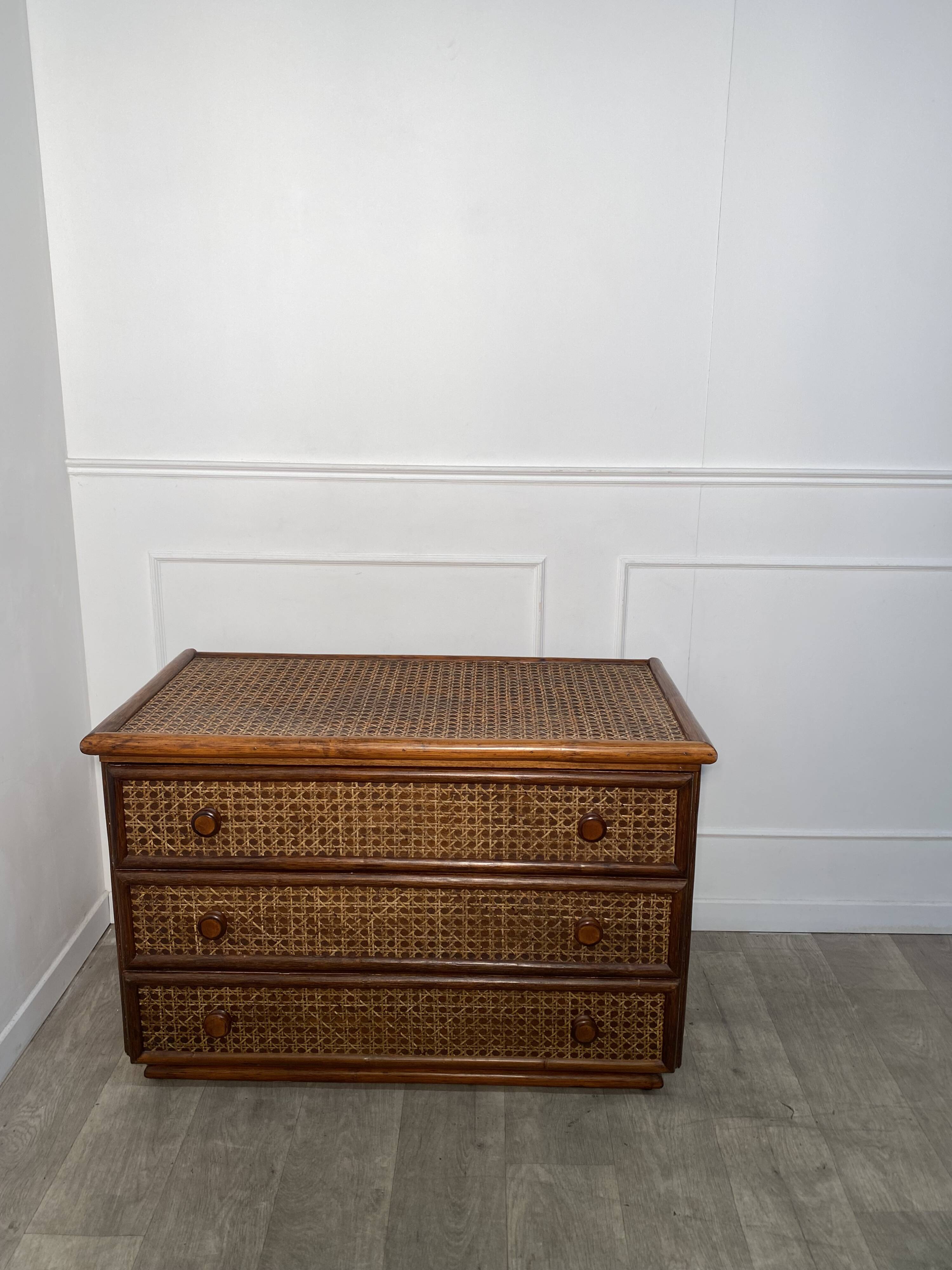 Commode vintage en cannage