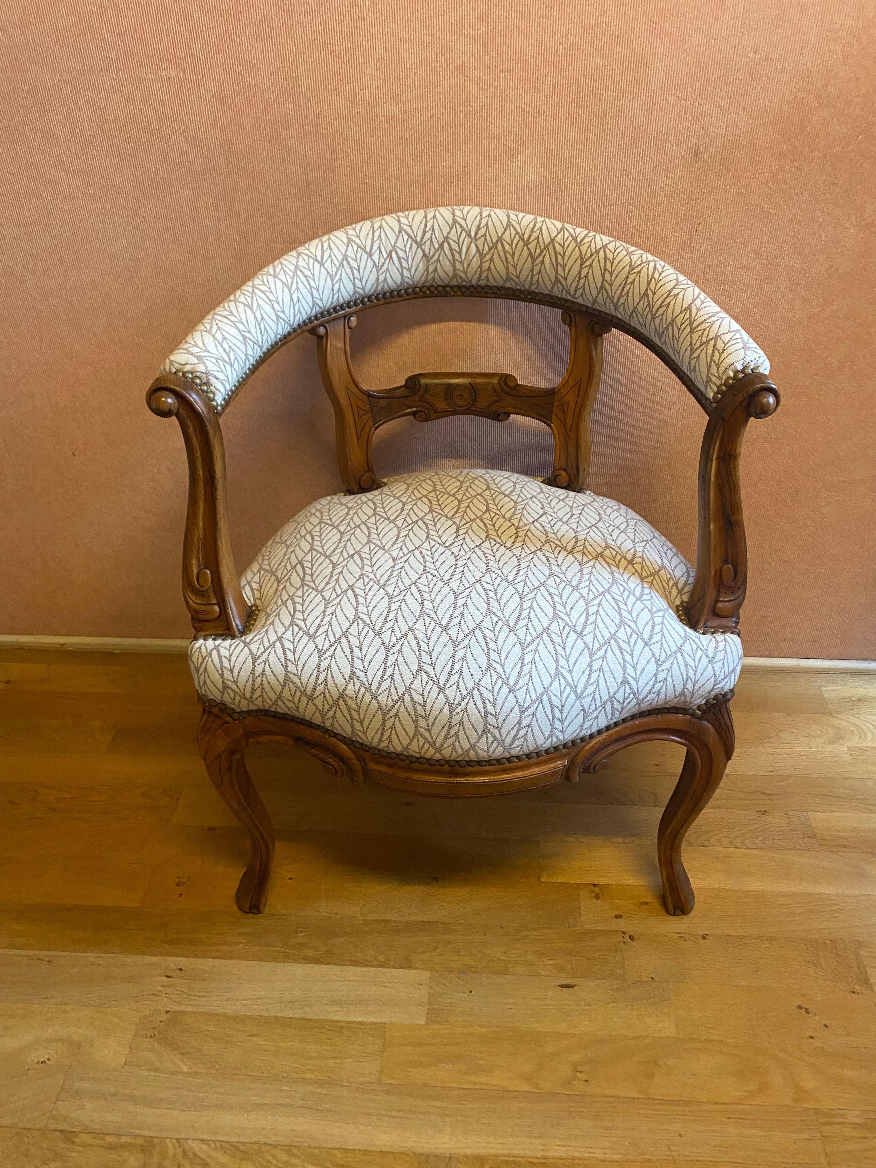 office armchair in walnut, nineteenth century, fully trimmed and reupholstered.