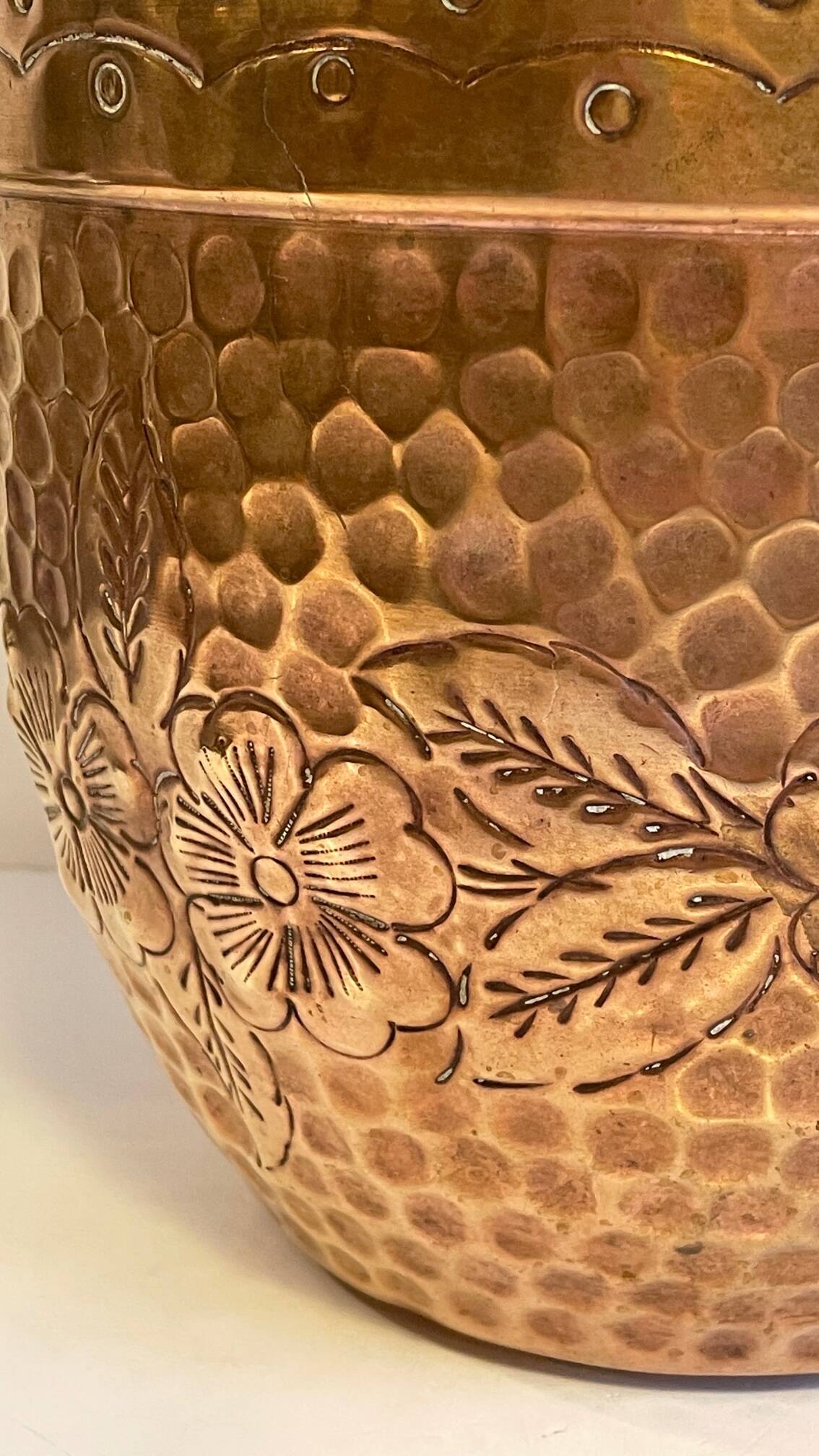Large antique cache-pot