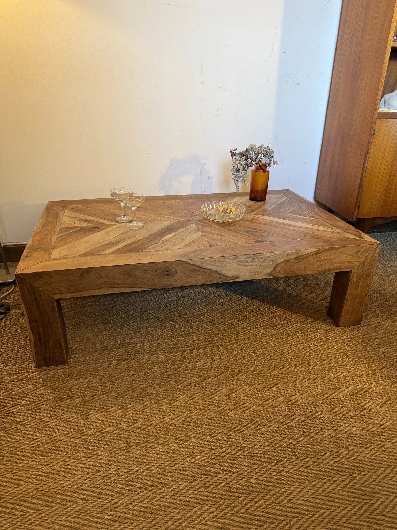 Large coffee table made of solid sheesham wood, with a diamond point marquetry top.