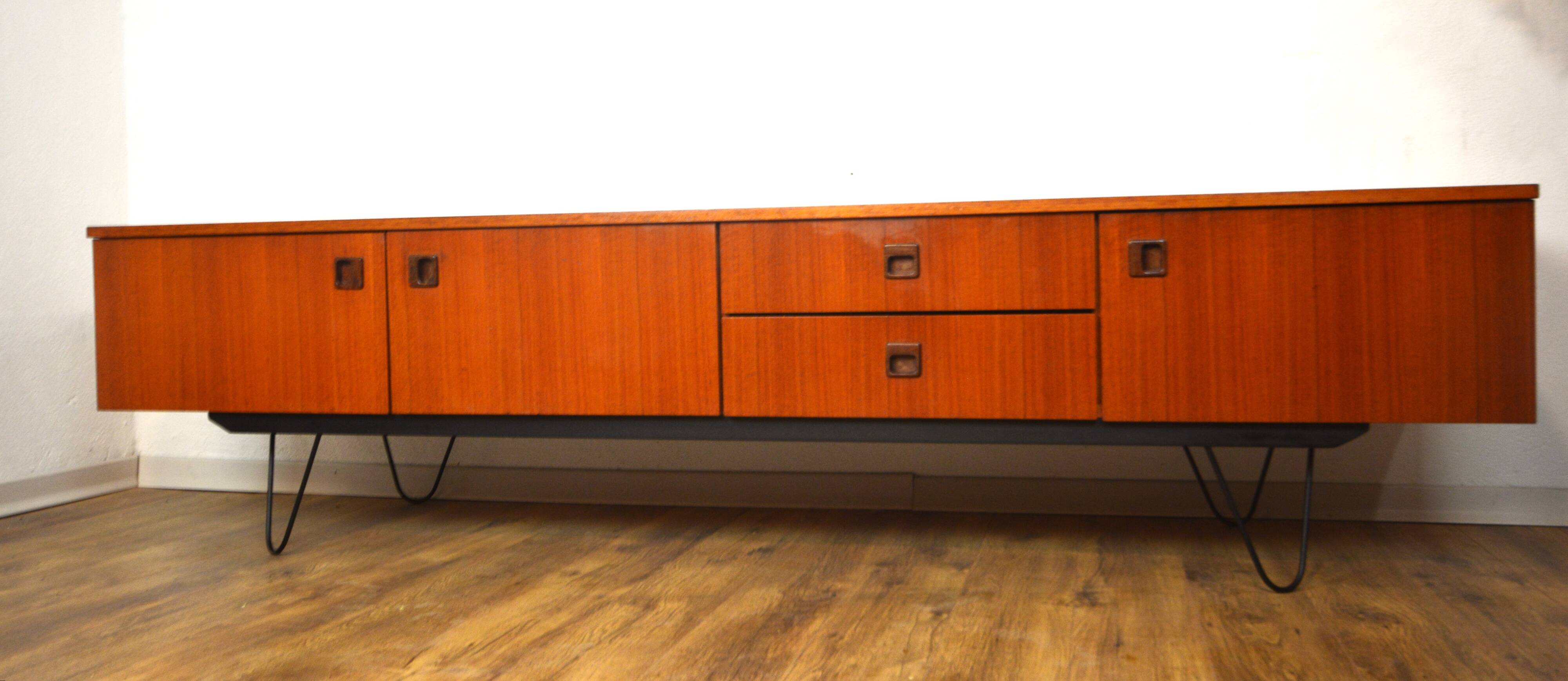 Enfilade scandinave basse en teck et métal