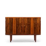 Buffet en placage de bois de rose par Carlo Jensen pour Hundevad & Co, années 1960