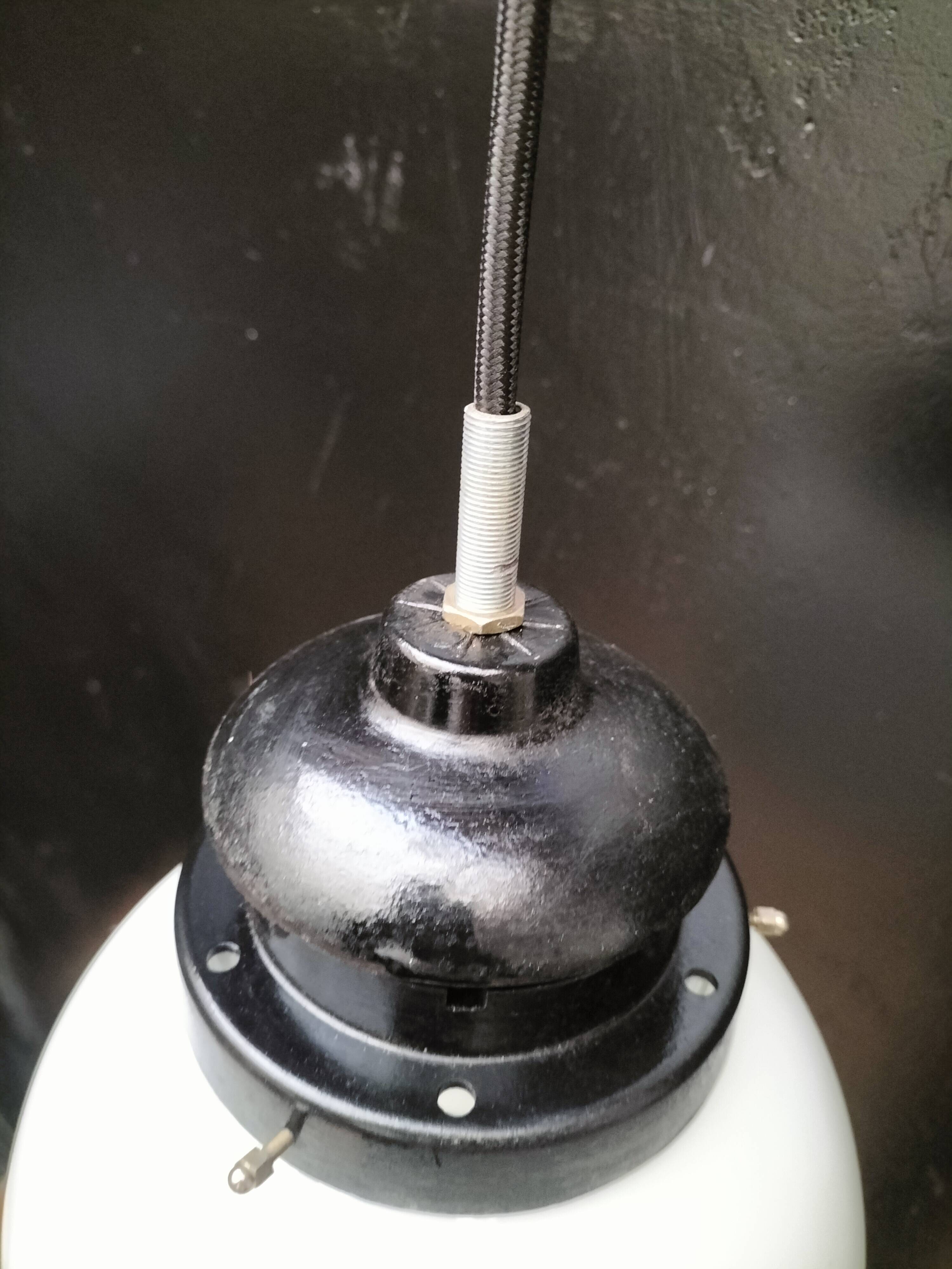 Opaline ball suspension