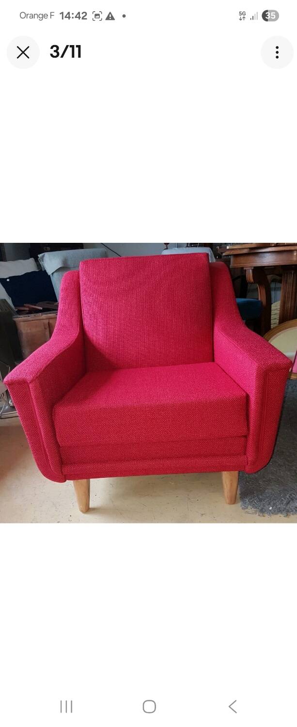 Vintage armchairs refurbished to new by Ramos Zanussi.