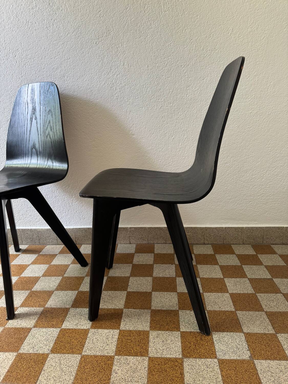 90s designer chairs in lacquered curved wood (X2)