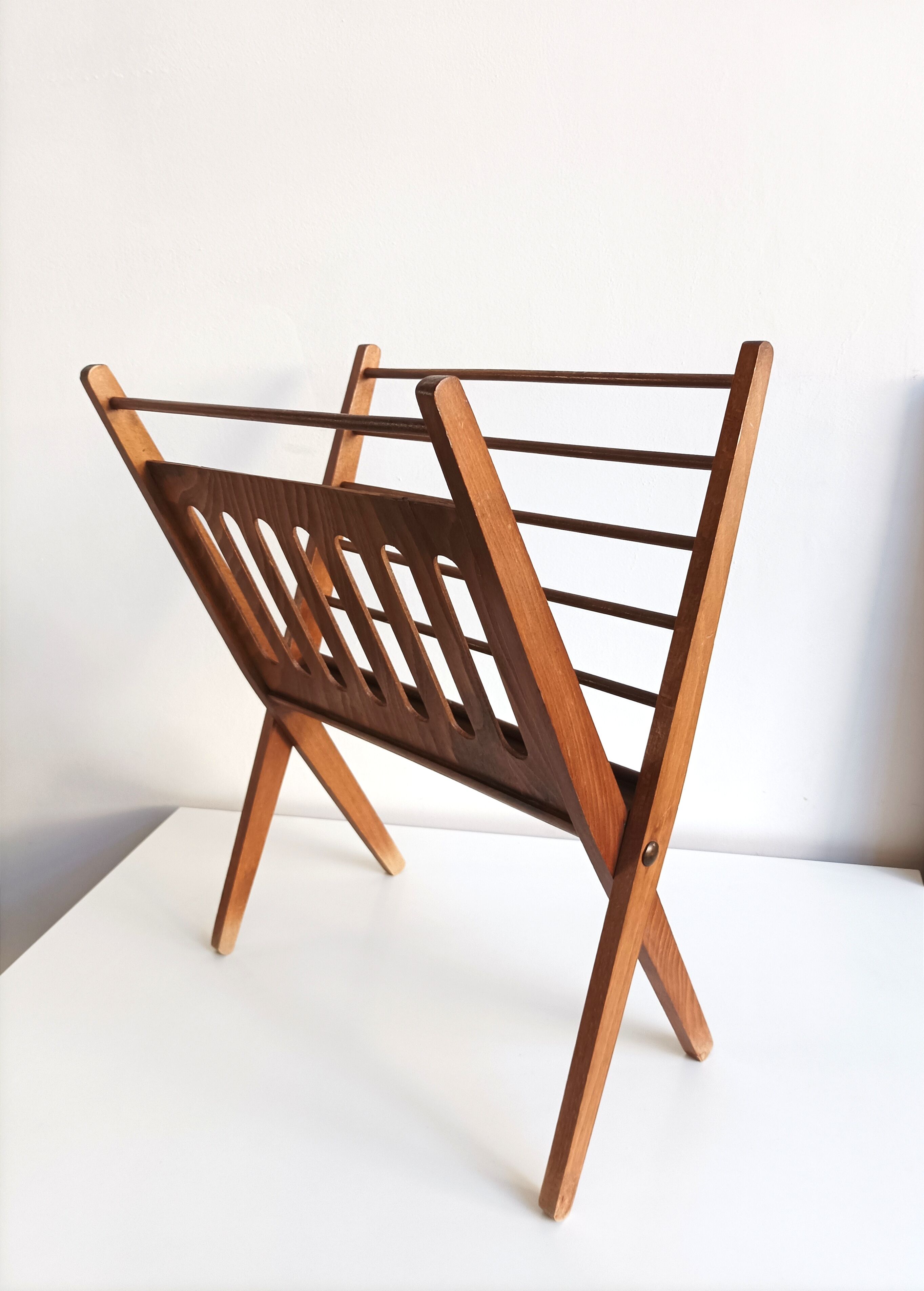 Design folding magazine rack by Cees Braakman