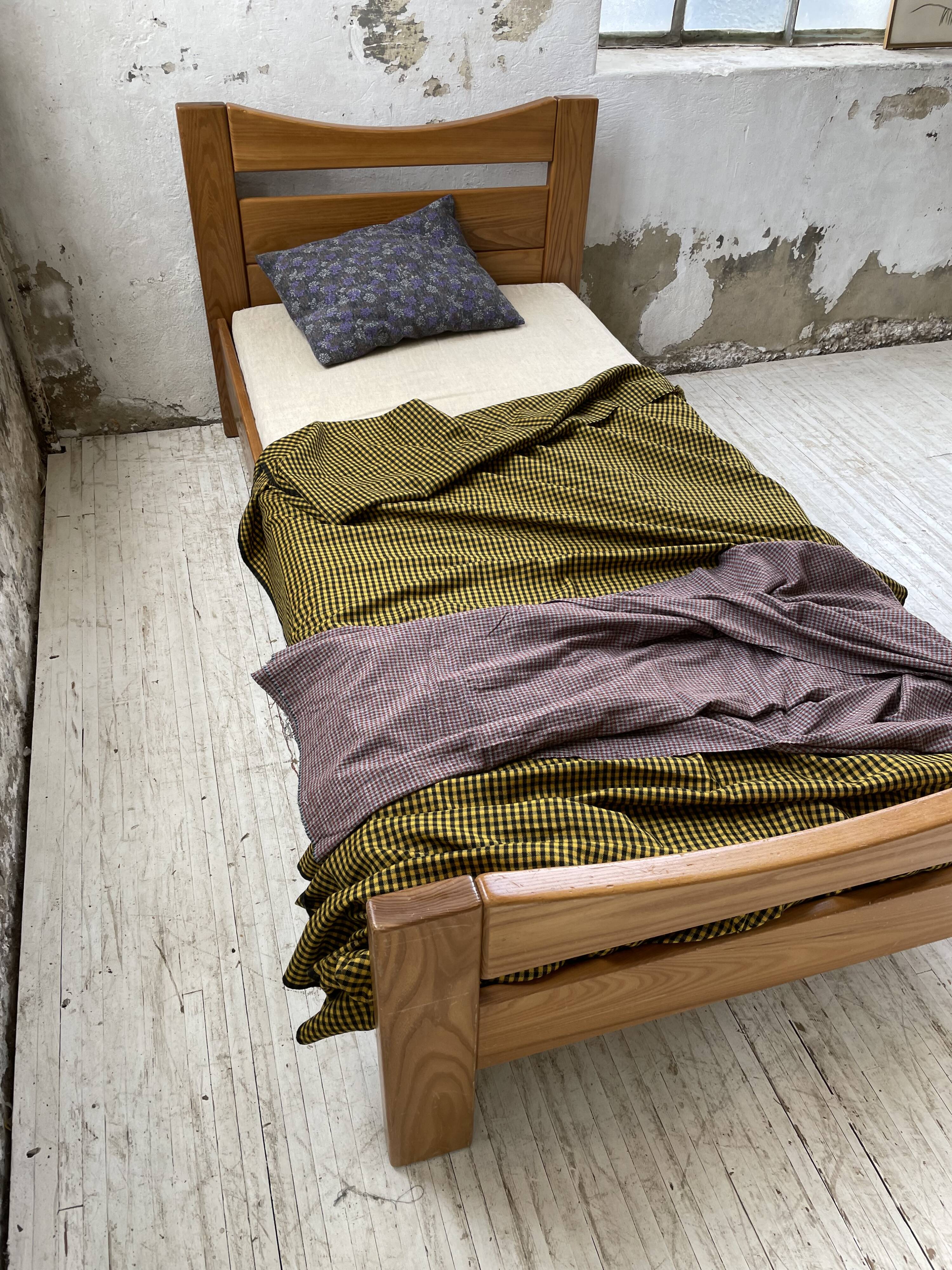 Maison Regain solid single bed