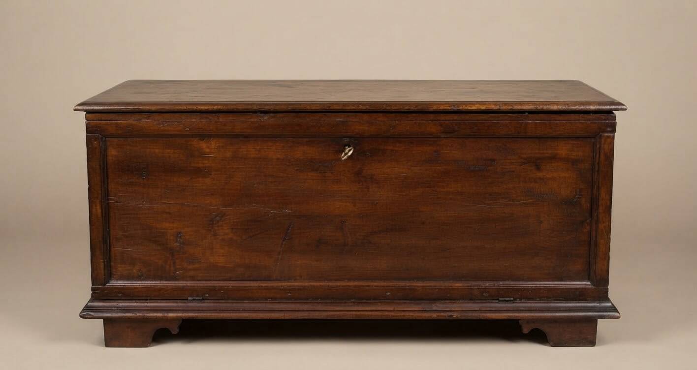 Antique chest/cassapanca restored from the late 18th - early 19th century.