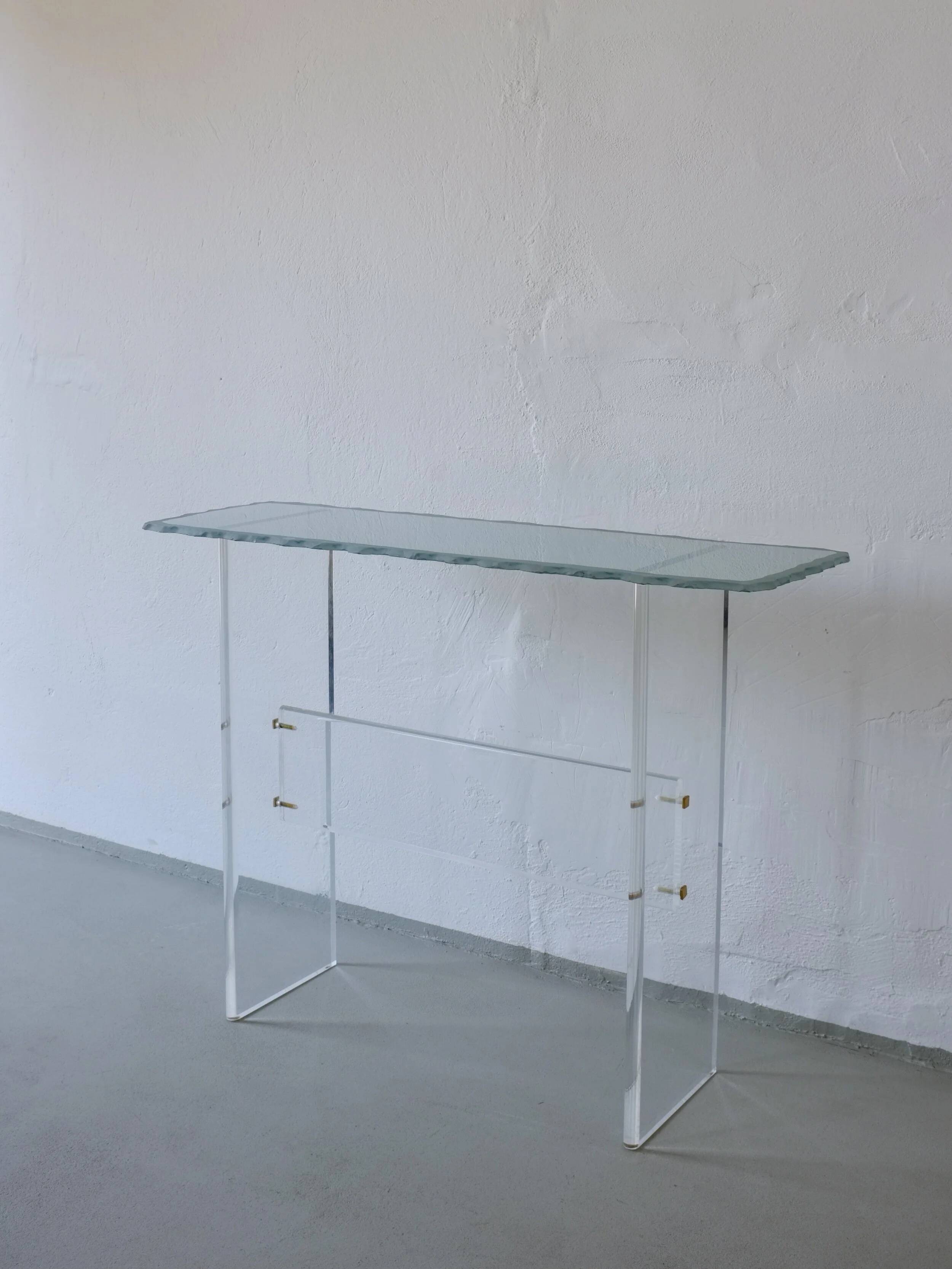 Console sculpturale en verre et lucite | Italie | Années 1980