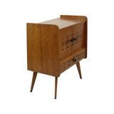 commode vintage à motif damier au design scandinave