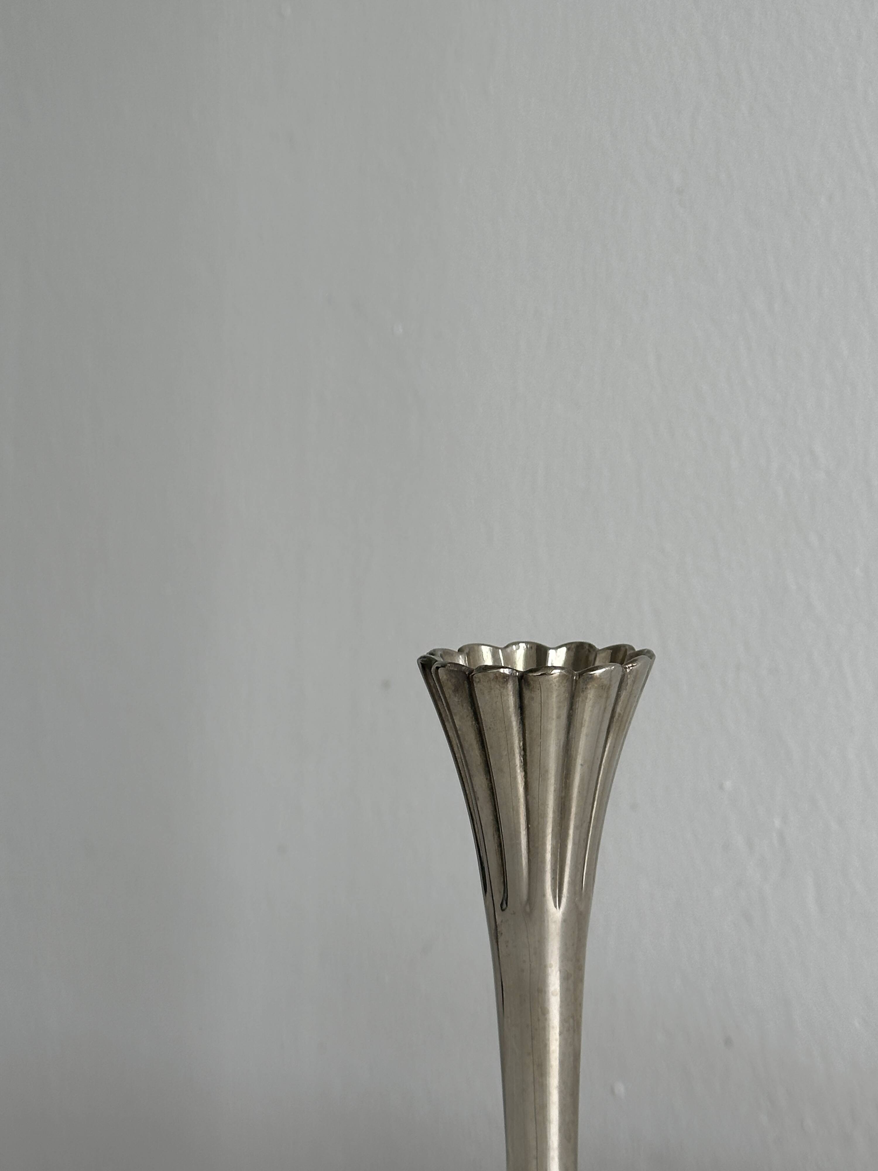 Chic and refined antique metal soliflore