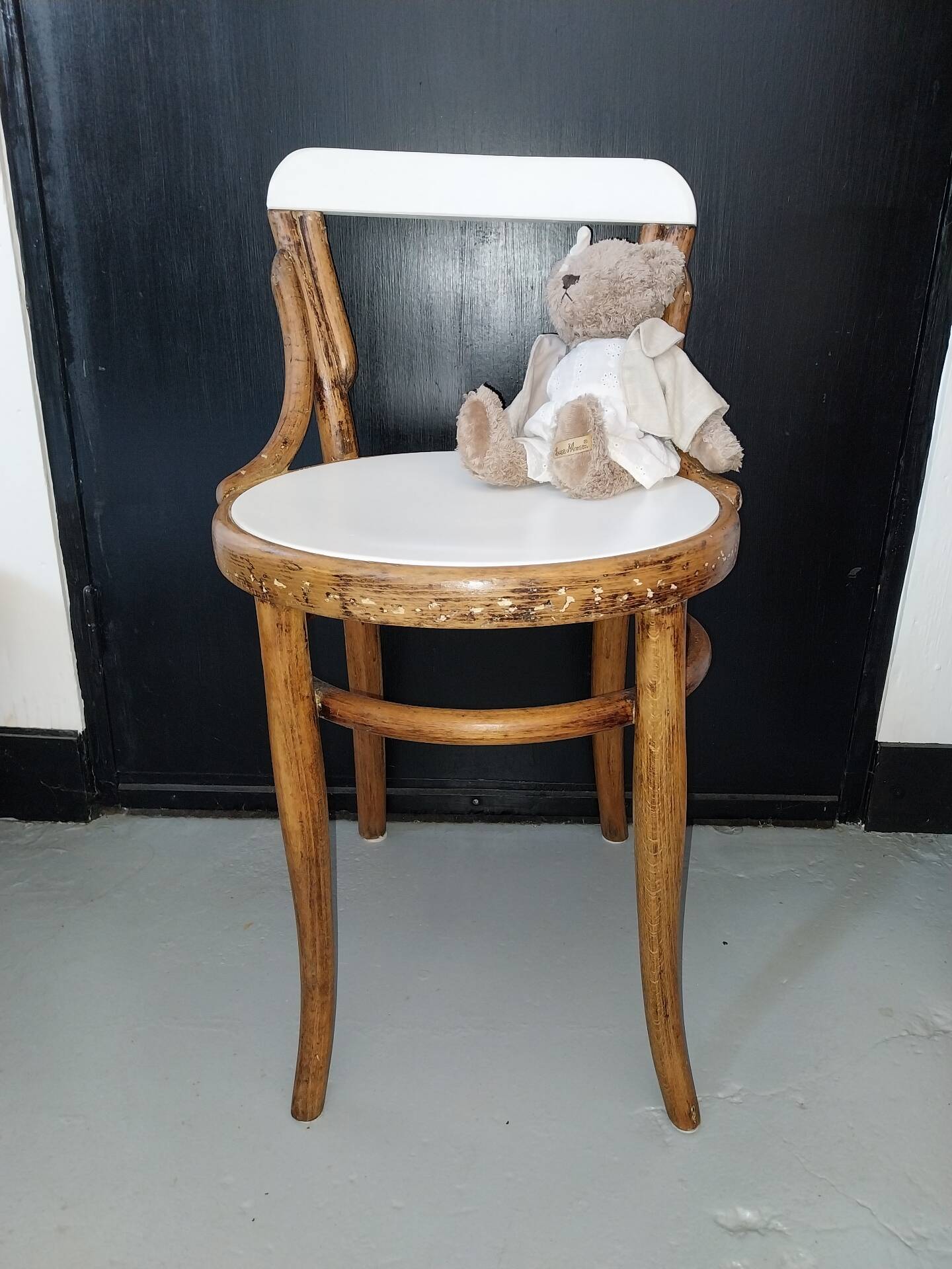 Curved wooden children's chair
