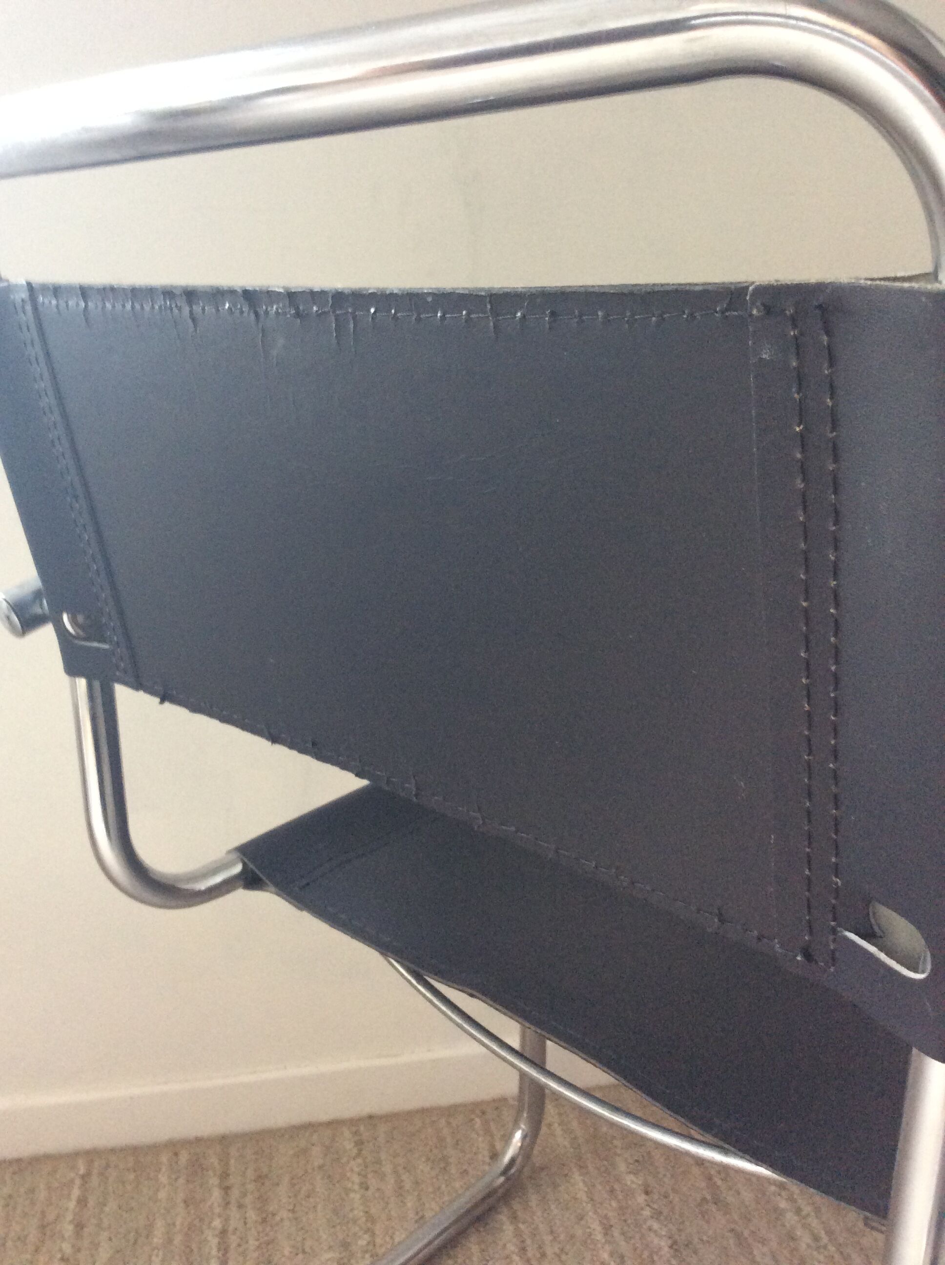 Cantilever Italy chair from the 70s in black leather