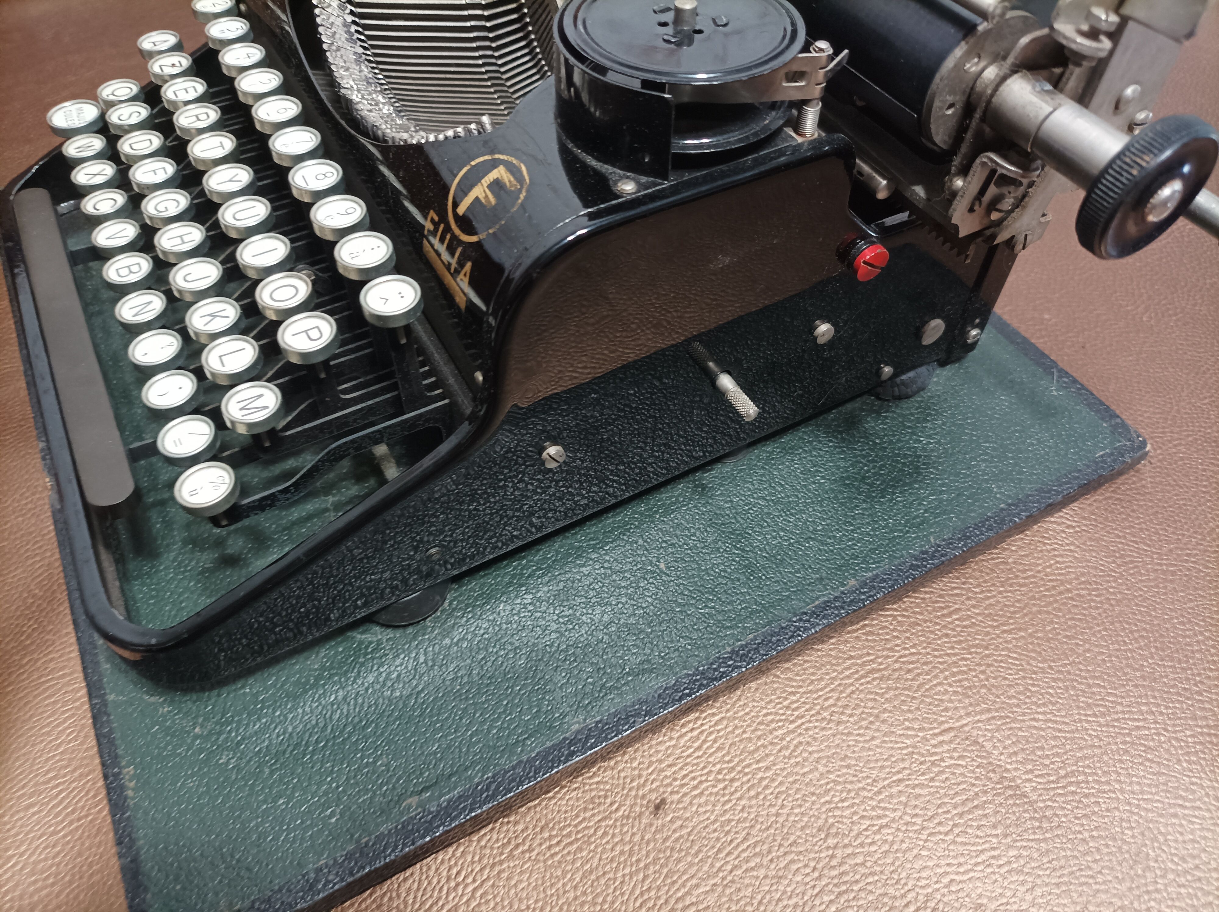Olympia model Filia, typewriter 30s/40s Functional