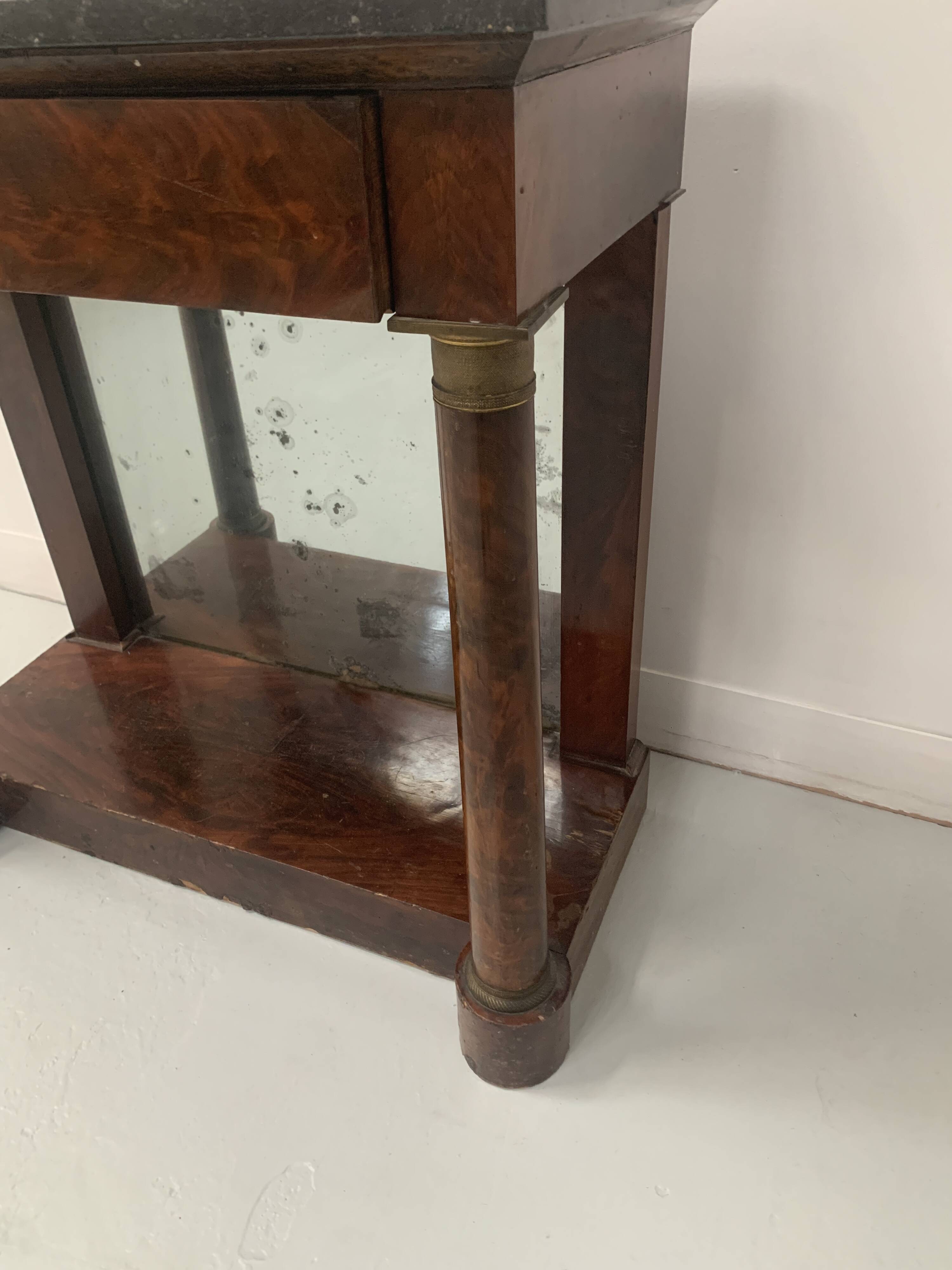 Console de style Empire à fond de miroir, XIXème siècle