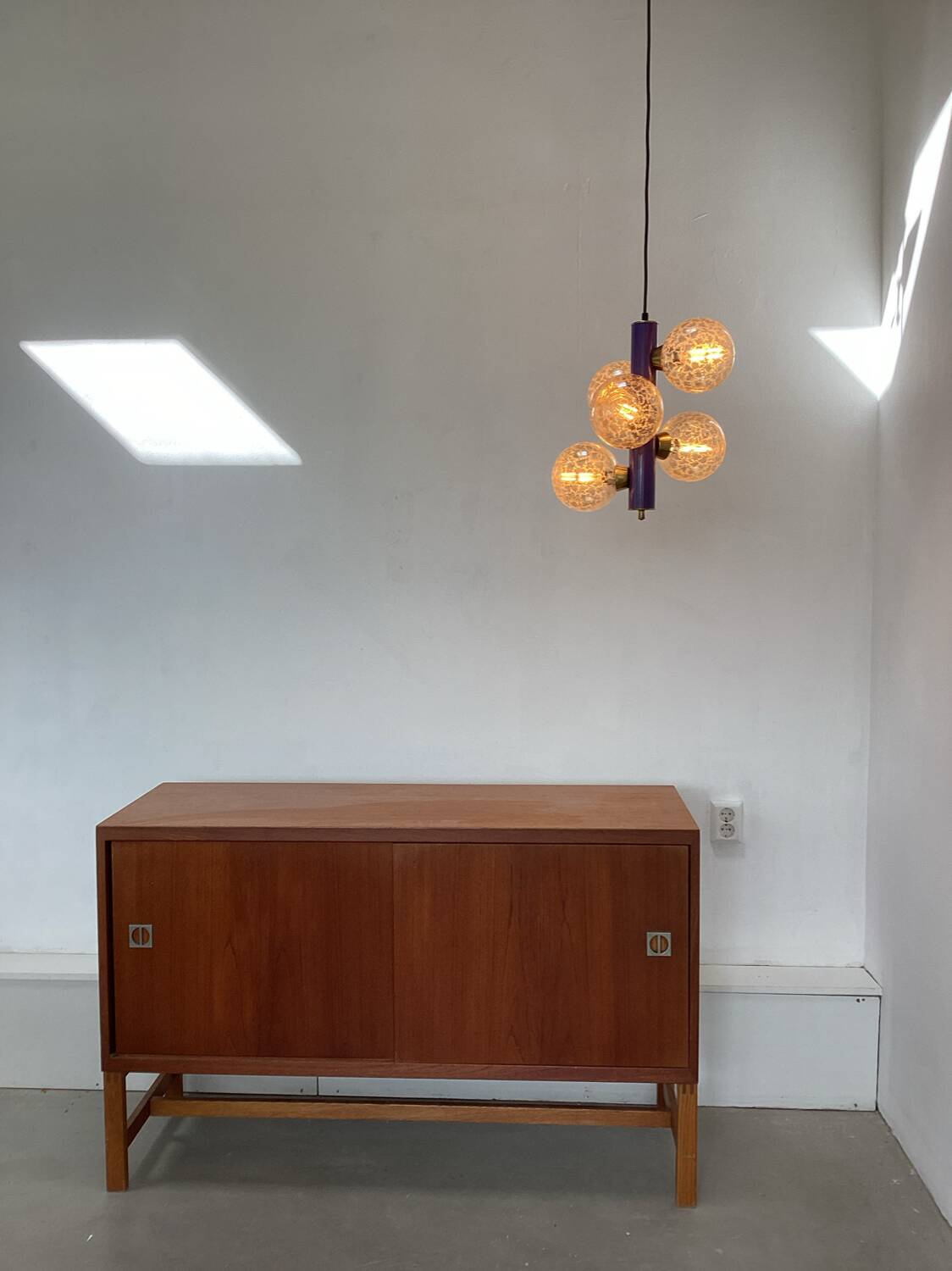 Pendant lamp space age purple light