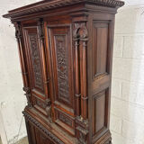 Small Renaissance-style buffet in walnut, 19th century.